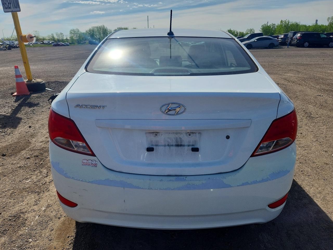 2015 Hyundai Accent Gls White vin: KMHCU4AE2FU894731