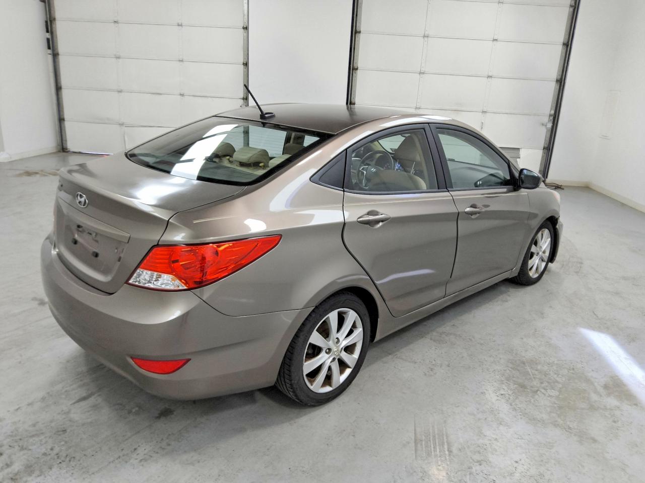 2012 Hyundai Accent Gls Tan vin: KMHCU4AE3CU084505