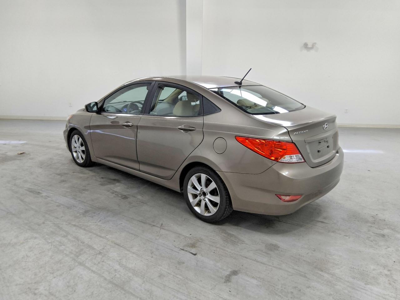 2012 Hyundai Accent Gls Tan vin: KMHCU4AE3CU084505
