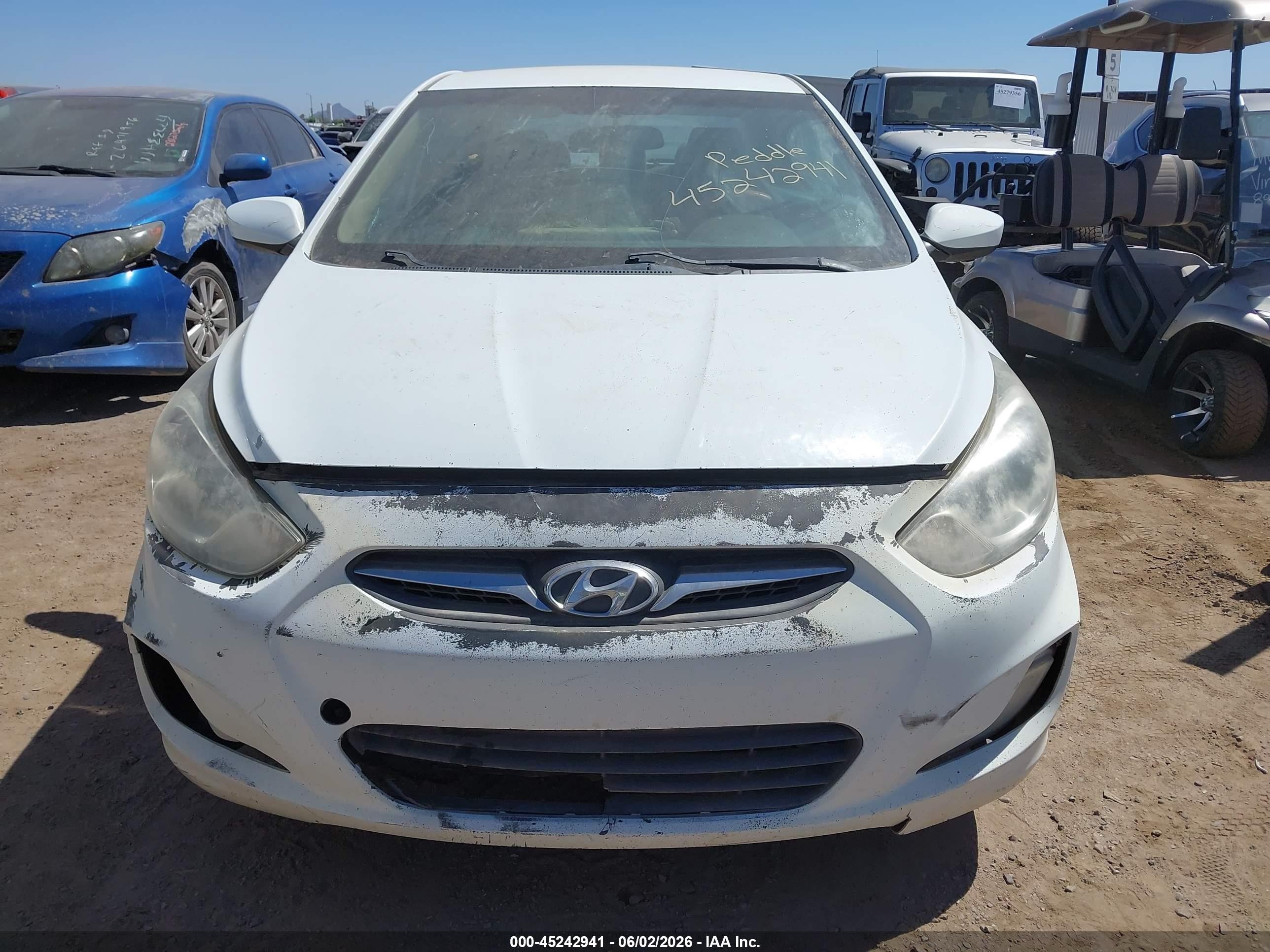 2013 Hyundai Accent Gls Белый vin: KMHCU4AE3DU461979