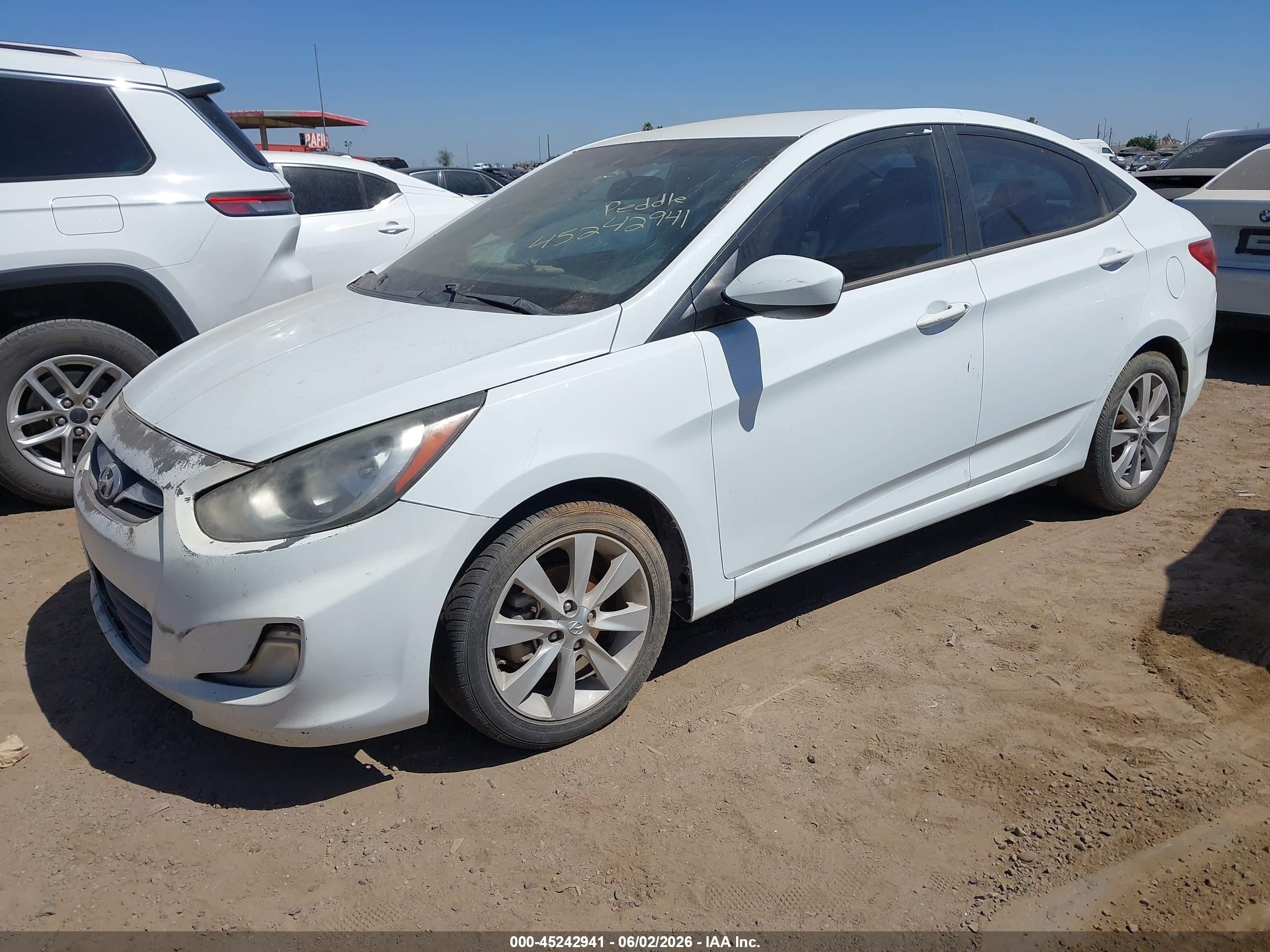 2013 Hyundai Accent Gls Белый vin: KMHCU4AE3DU461979