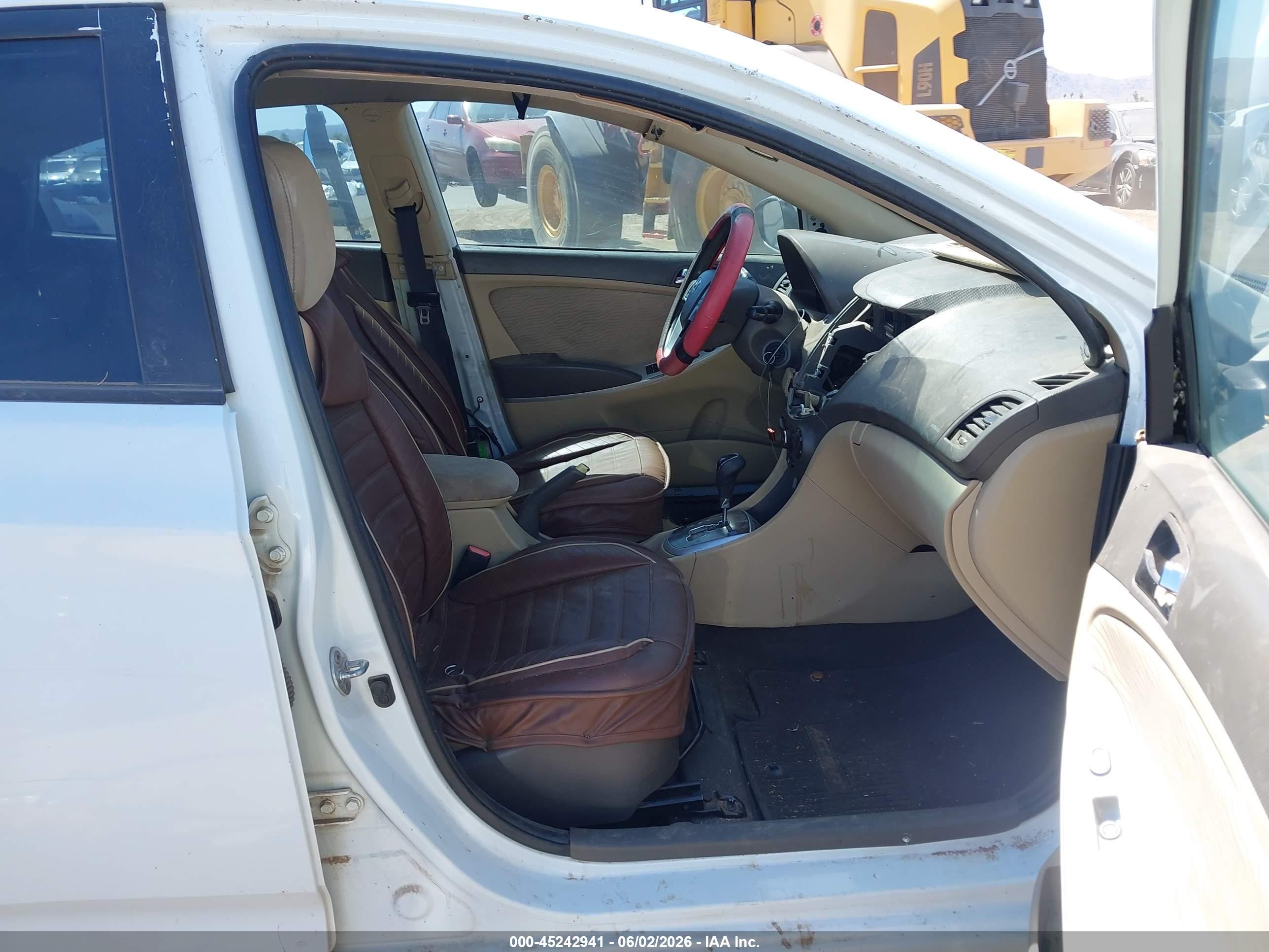 2013 Hyundai Accent Gls Белый vin: KMHCU4AE3DU461979