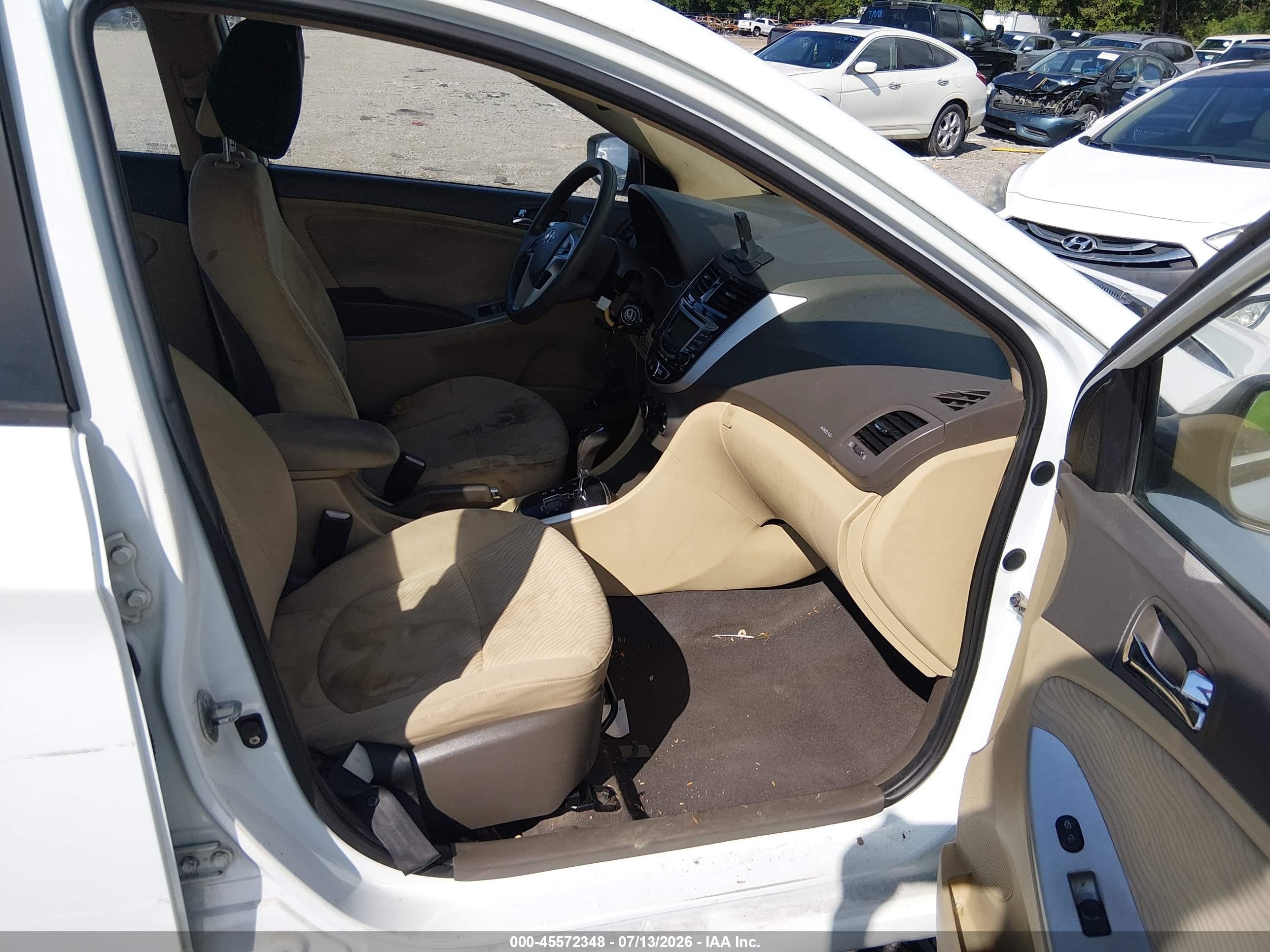 2012 Hyundai Accent Gls Белый vin: KMHCU4AE4CU173645
