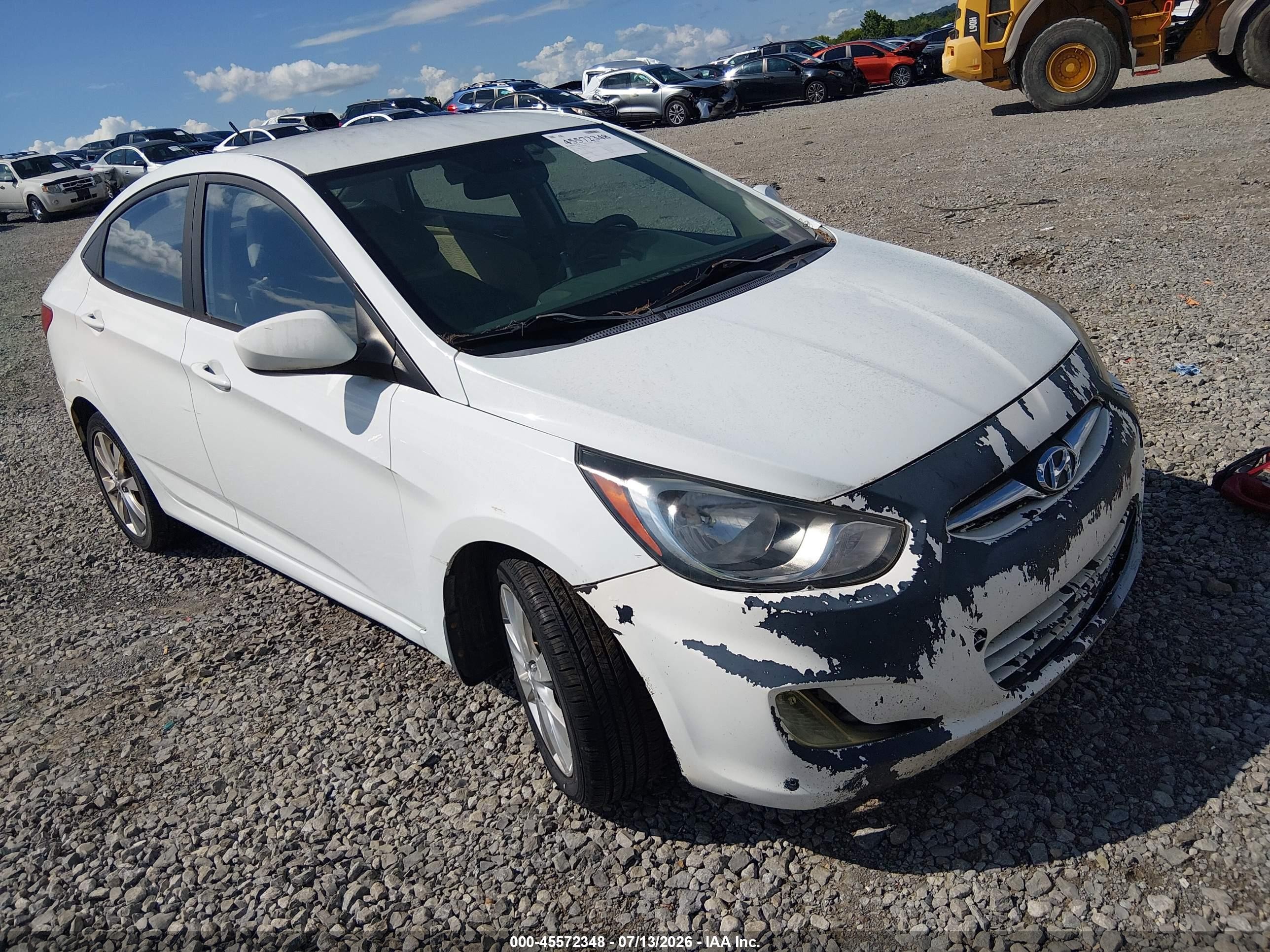 2012 Hyundai Accent Gls Белый vin: KMHCU4AE4CU173645