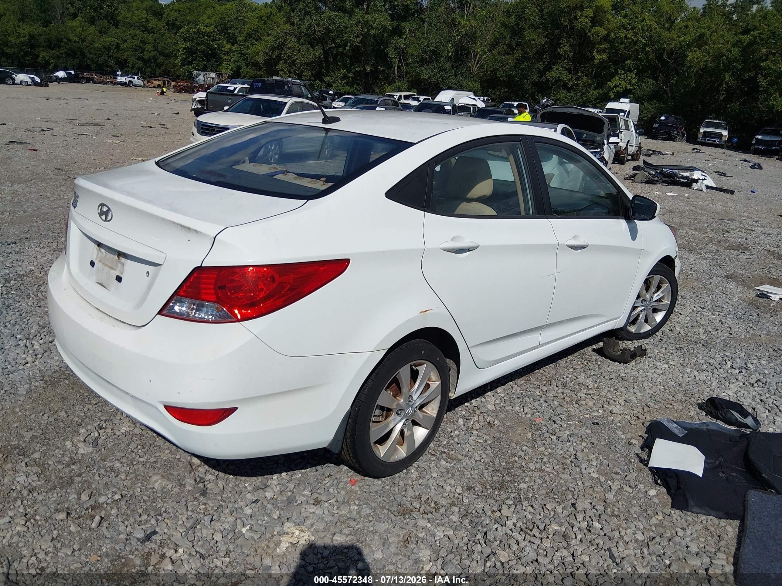 2012 Hyundai Accent Gls Белый vin: KMHCU4AE4CU173645