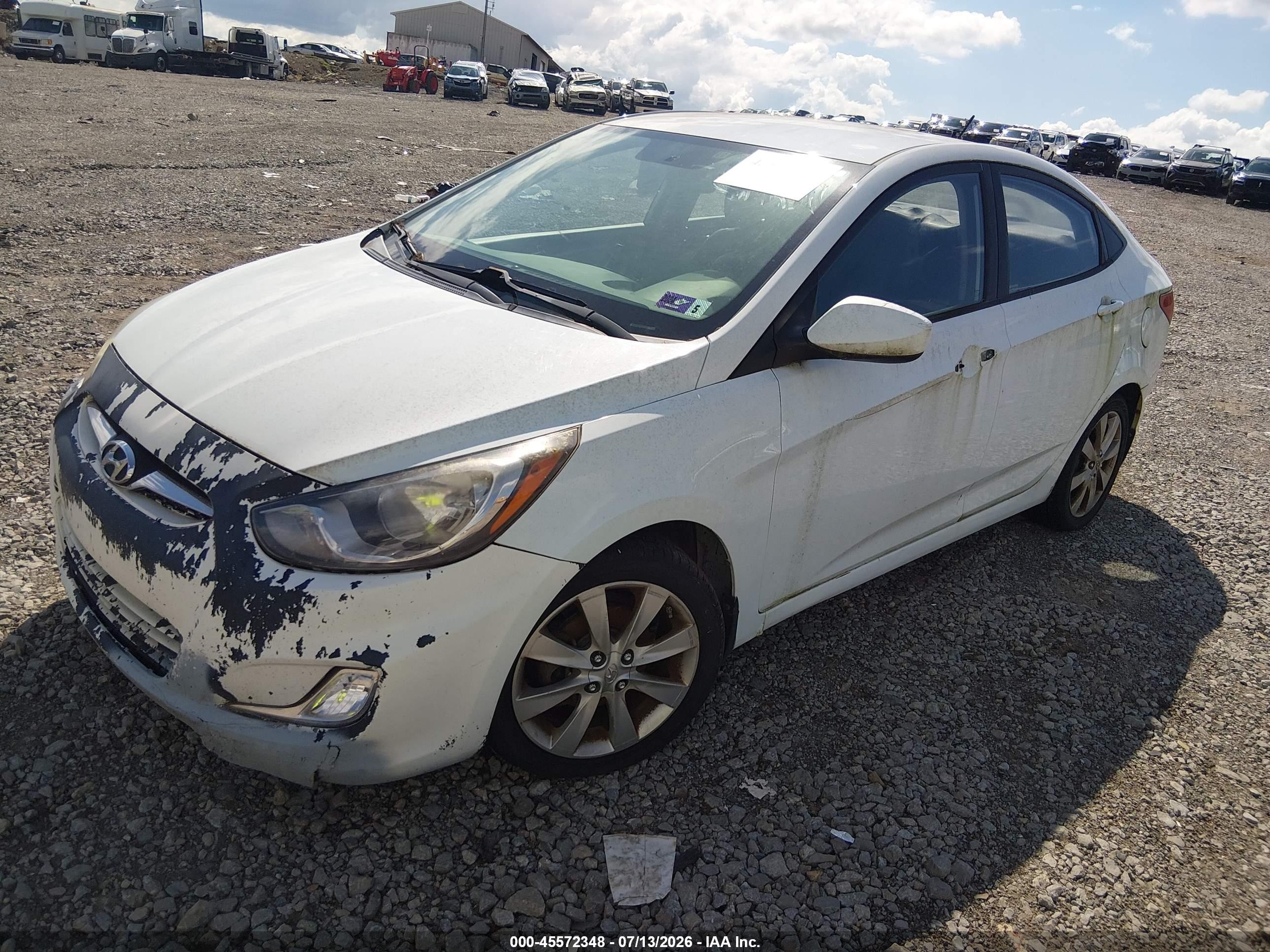 2012 Hyundai Accent Gls Белый vin: KMHCU4AE4CU173645
