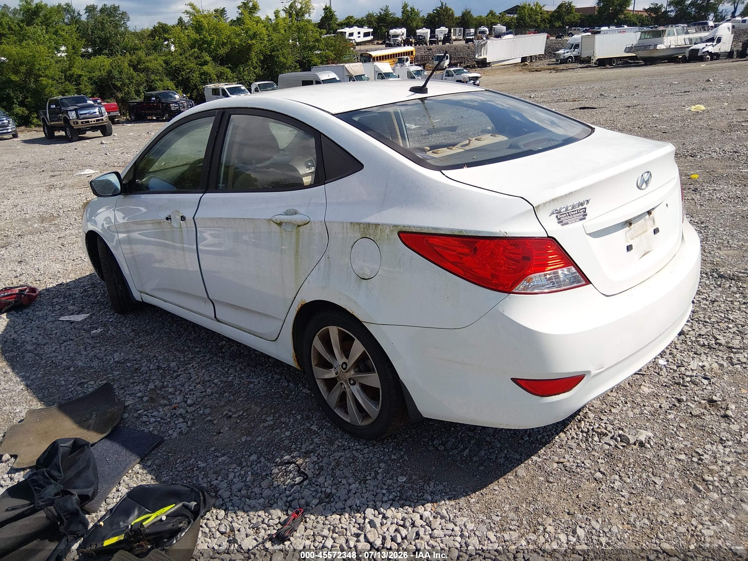 2012 Hyundai Accent Gls Белый vin: KMHCU4AE4CU173645