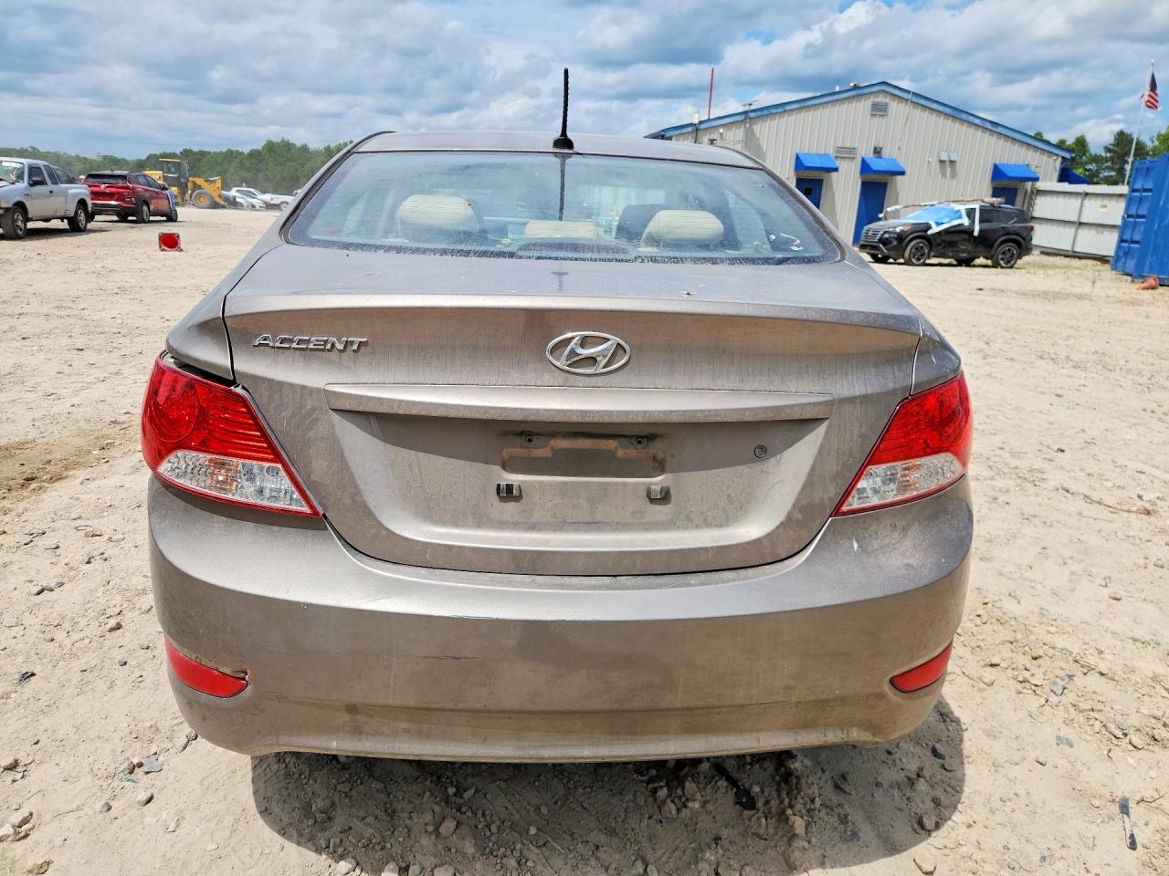 2013 Hyundai Accent Gls Tan vin: KMHCU4AE4DU277652