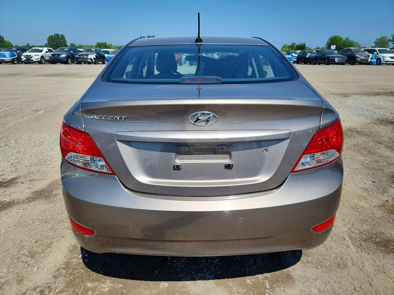 2013 Hyundai Accent Gls Beige vin: KMHCU4AE4DU329930