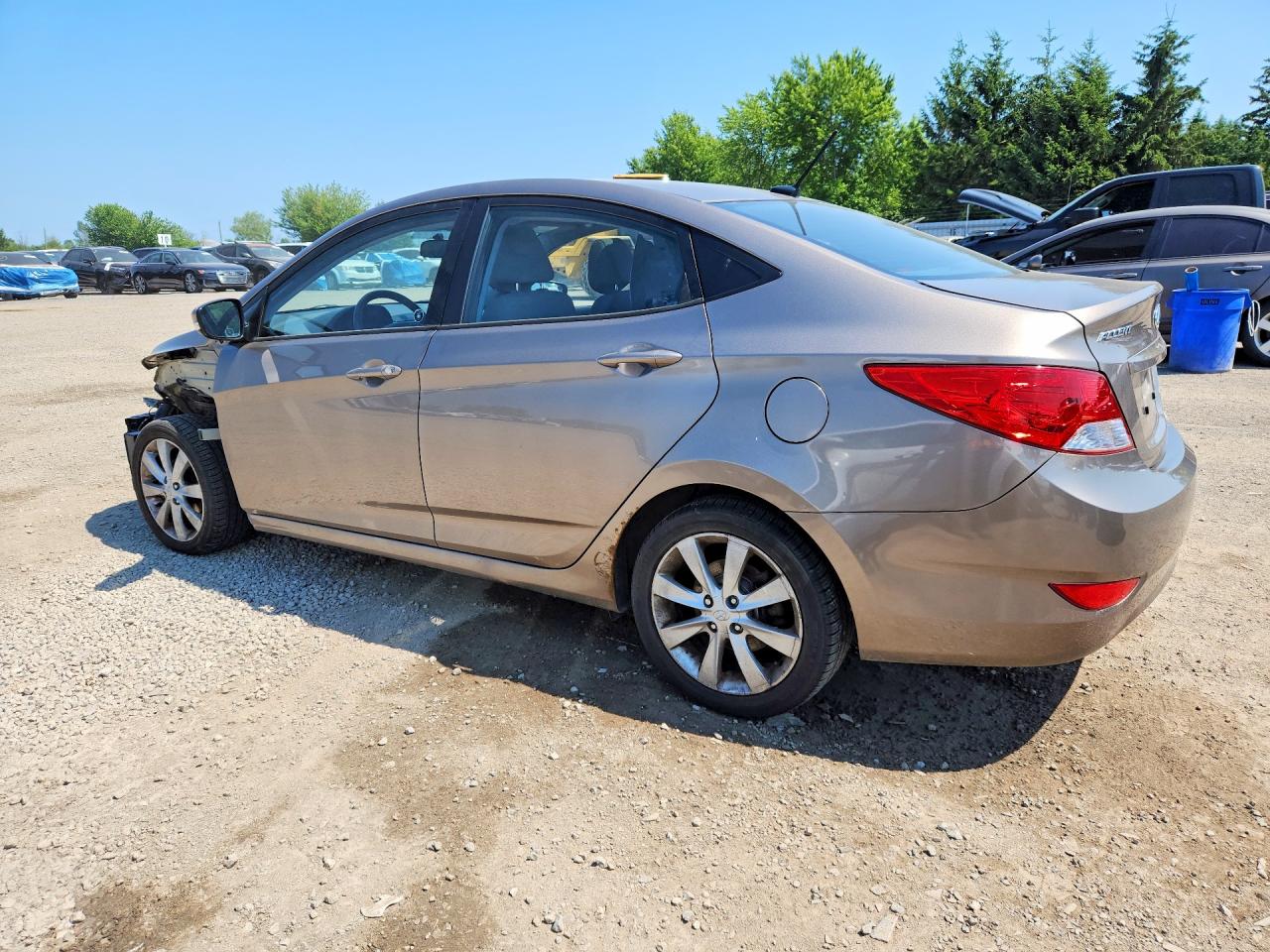 2013 Hyundai Accent Gls Beige vin: KMHCU4AE4DU329930