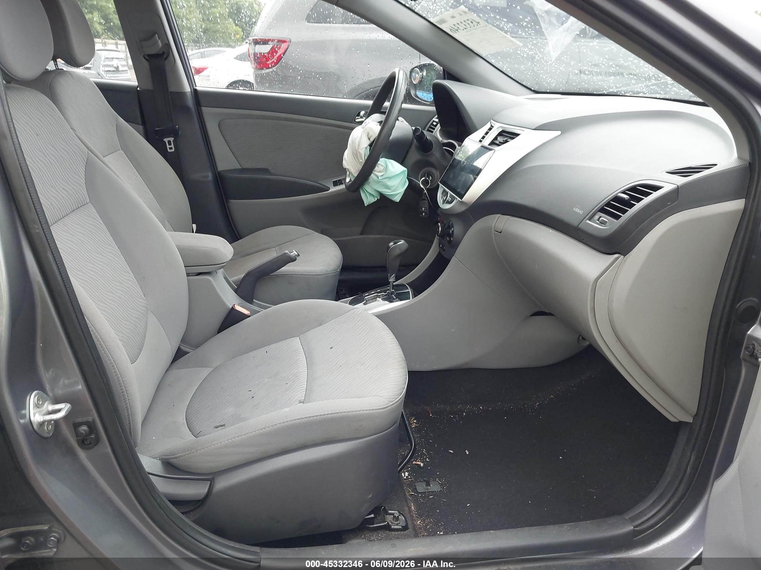 2013 Hyundai Accent Gls Gray vin: KMHCU4AE4DU579751