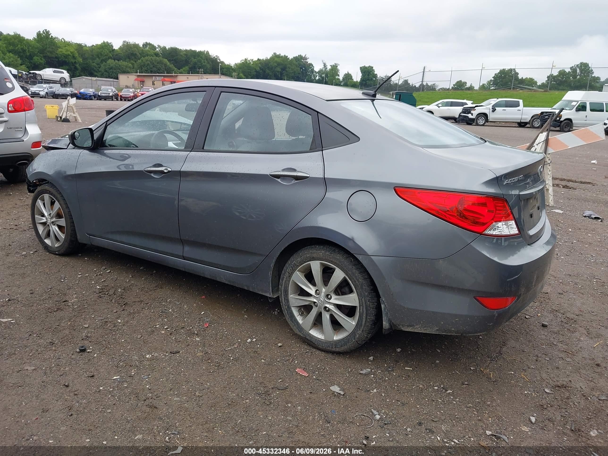 2013 Hyundai Accent Gls Gray vin: KMHCU4AE4DU579751