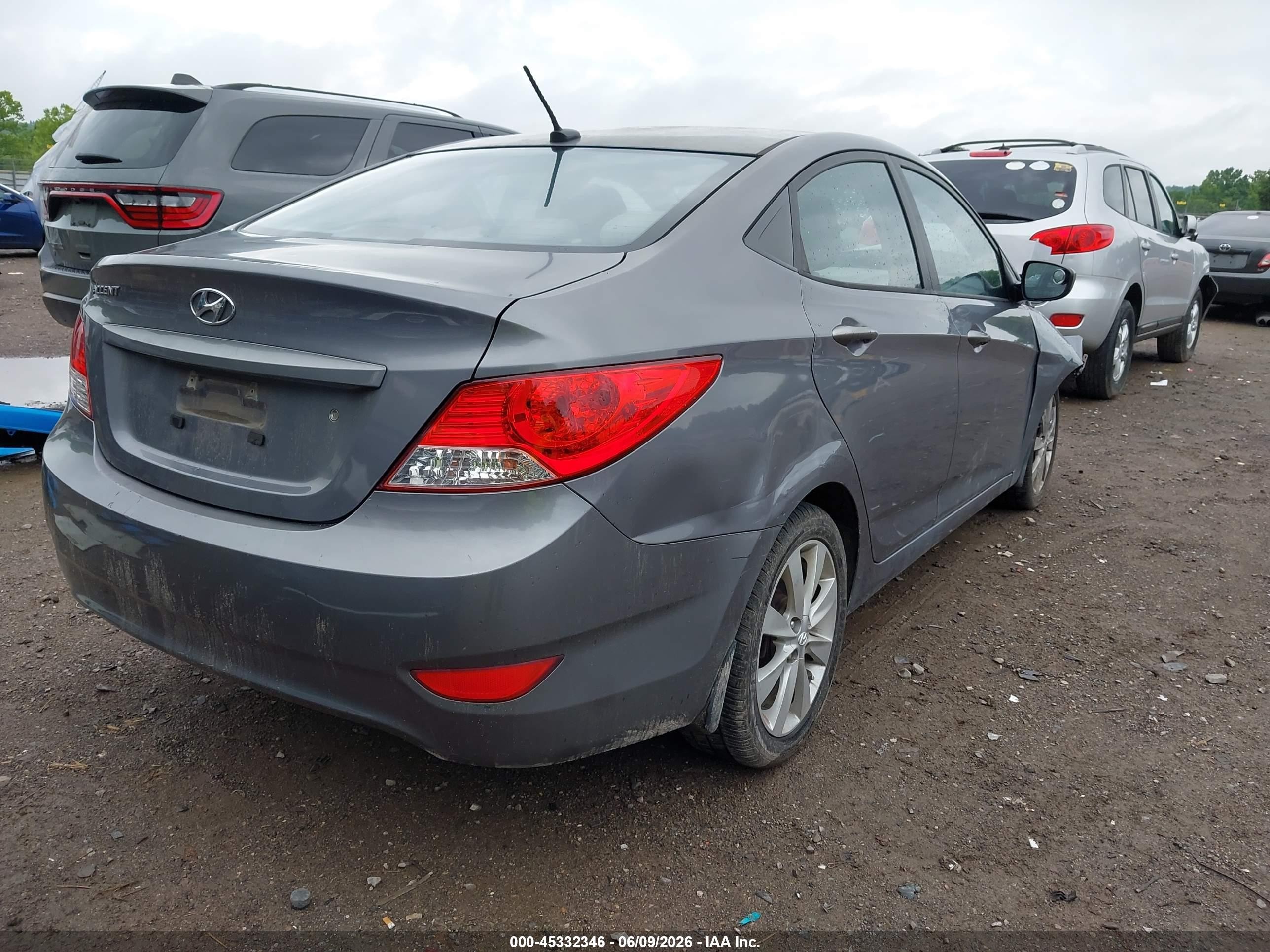 2013 Hyundai Accent Gls Gray vin: KMHCU4AE4DU579751