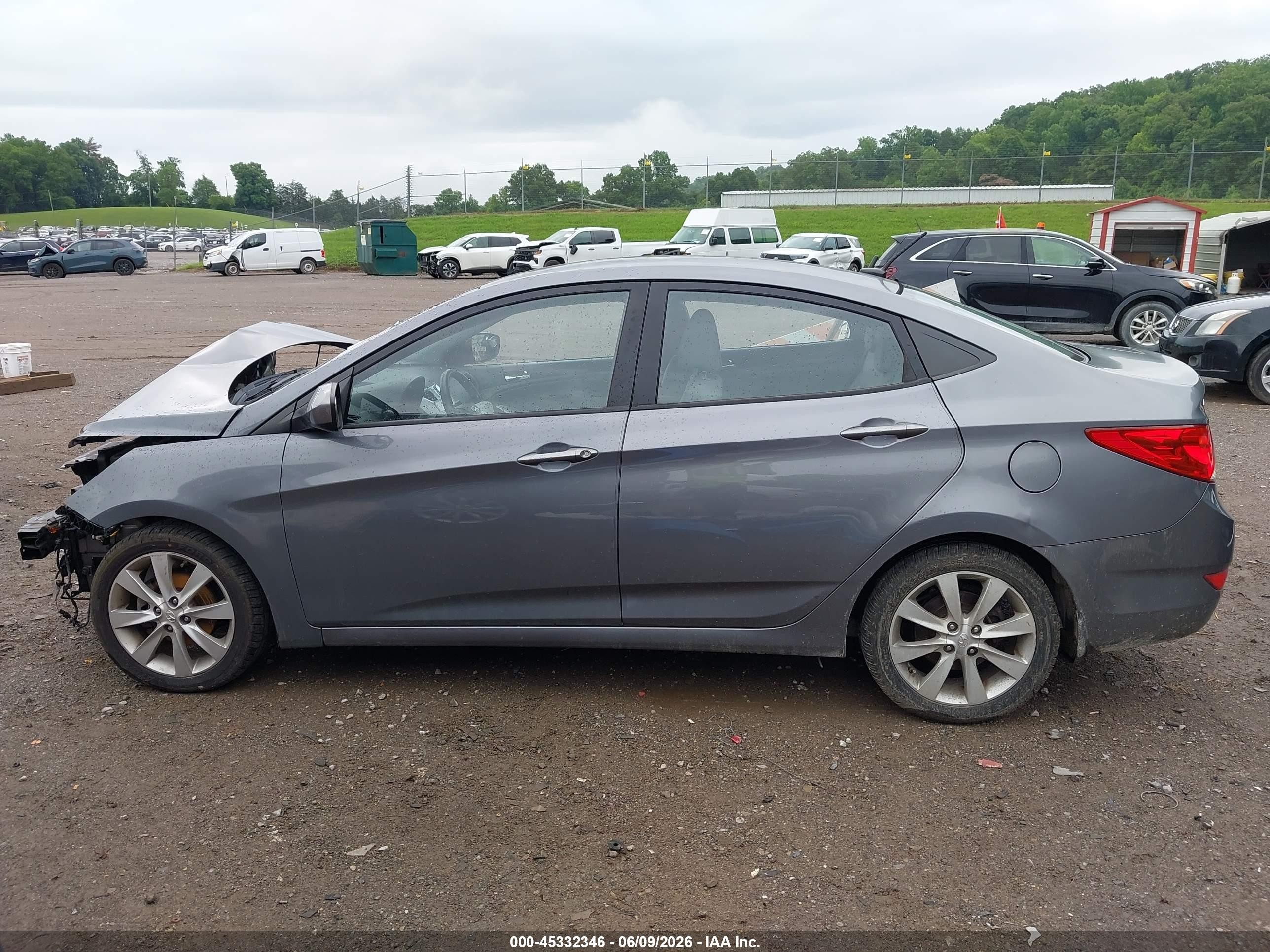 2013 Hyundai Accent Gls Gray vin: KMHCU4AE4DU579751