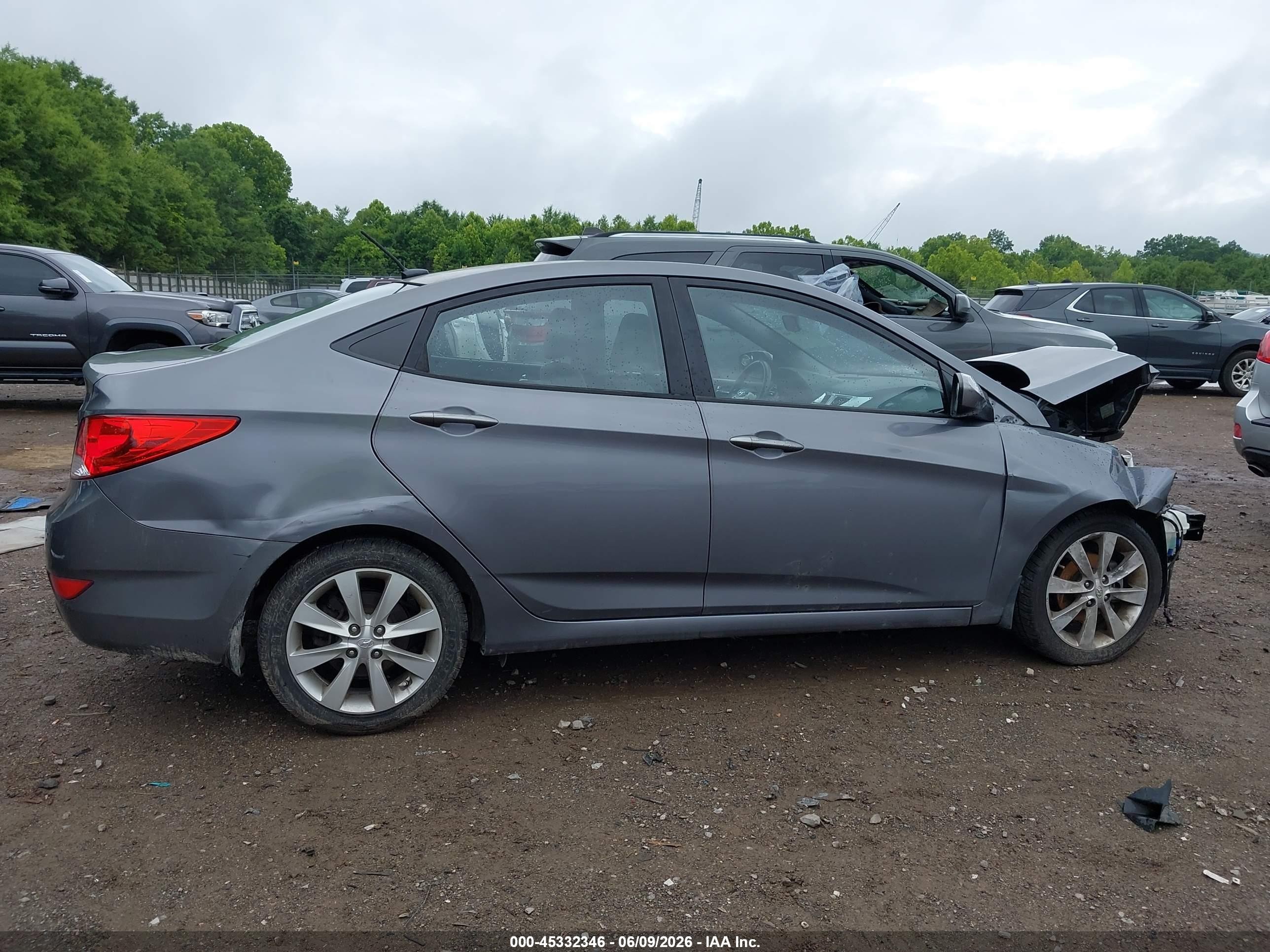 2013 Hyundai Accent Gls Gray vin: KMHCU4AE4DU579751
