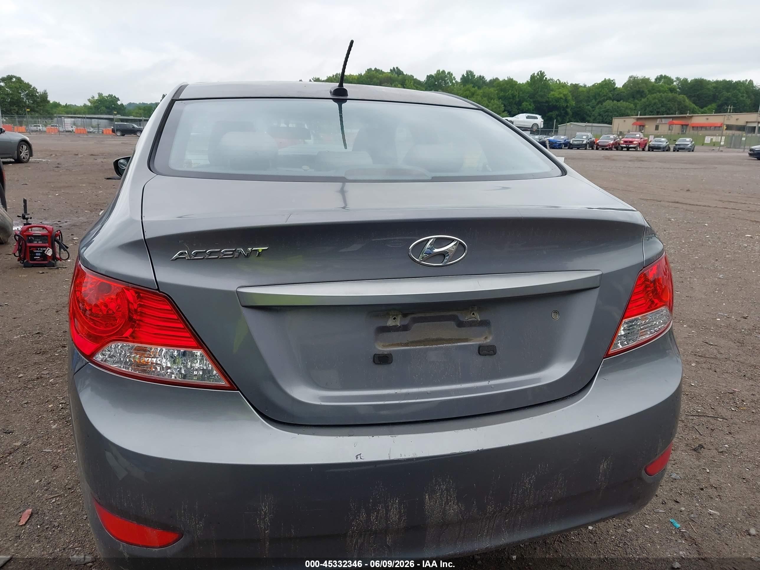 2013 Hyundai Accent Gls Gray vin: KMHCU4AE4DU579751