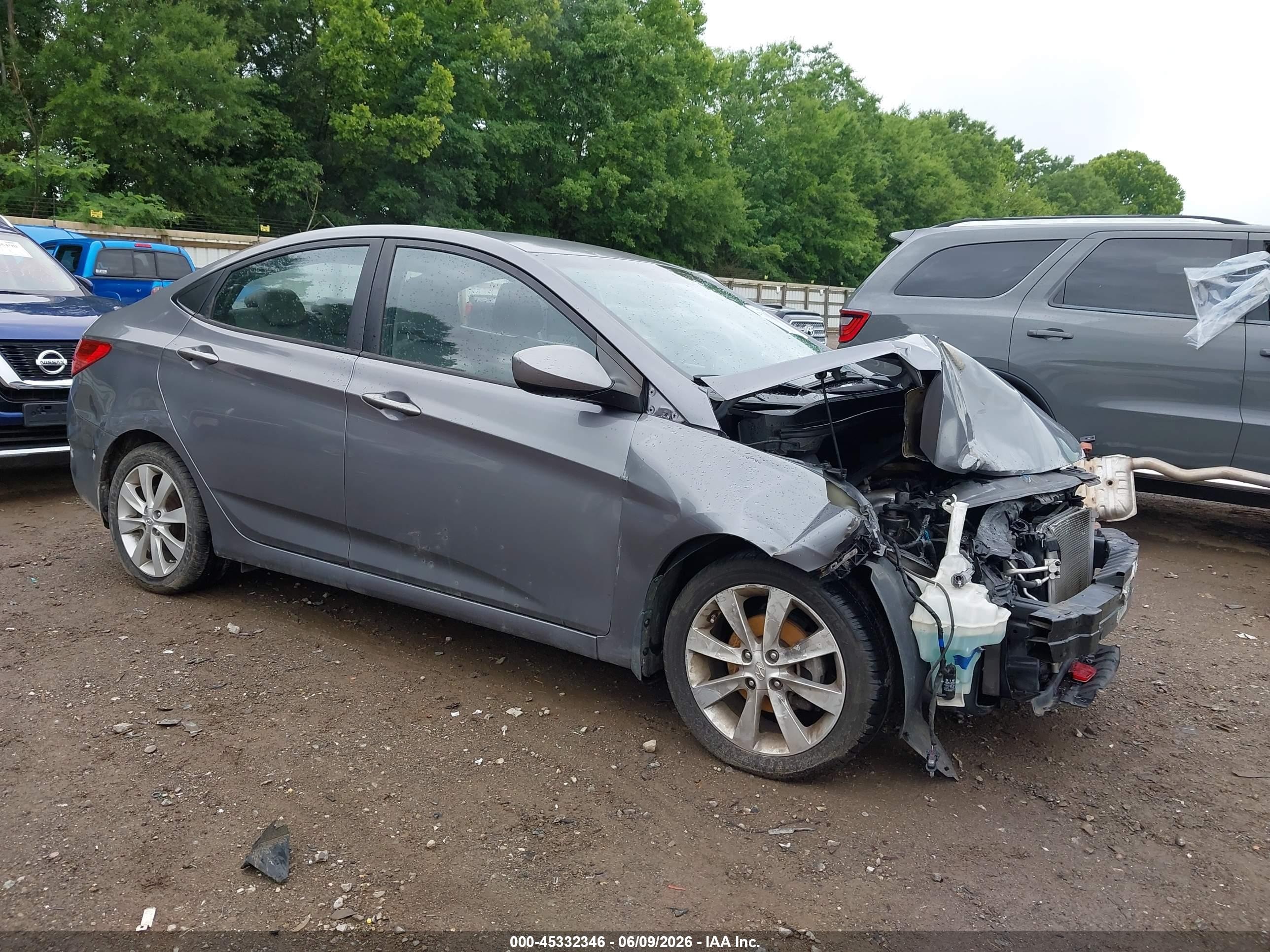 2013 Hyundai Accent Gls Gray vin: KMHCU4AE4DU579751
