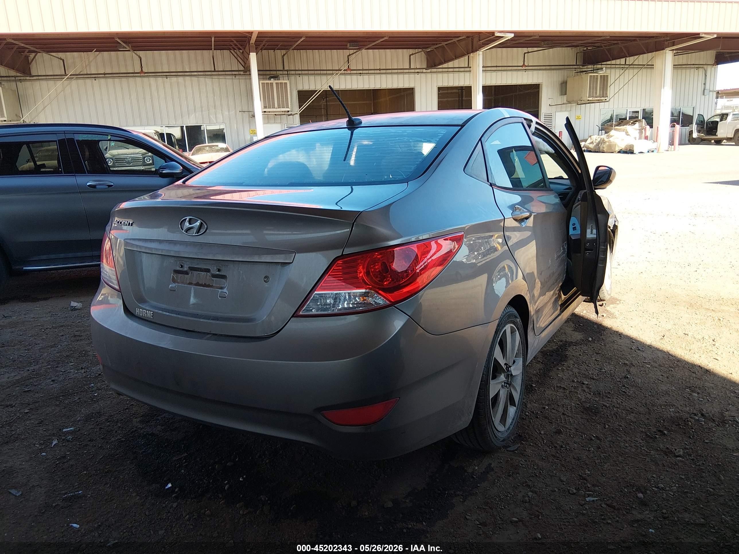 2014 Hyundai Accent Gls Gray vin: KMHCU4AE4EU765601
