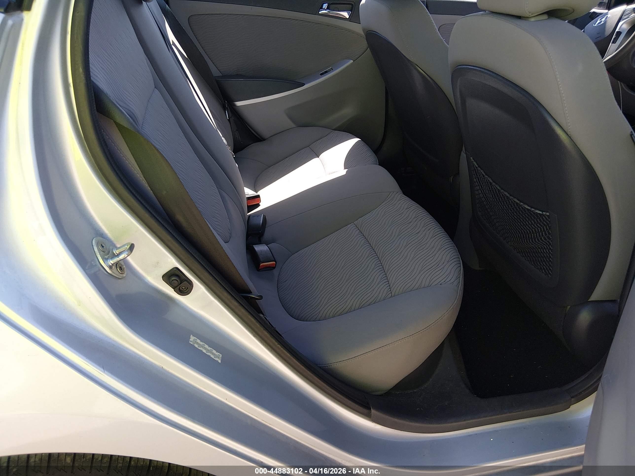2014 Hyundai Accent Gls Silver vin: KMHCU4AE4EU766148