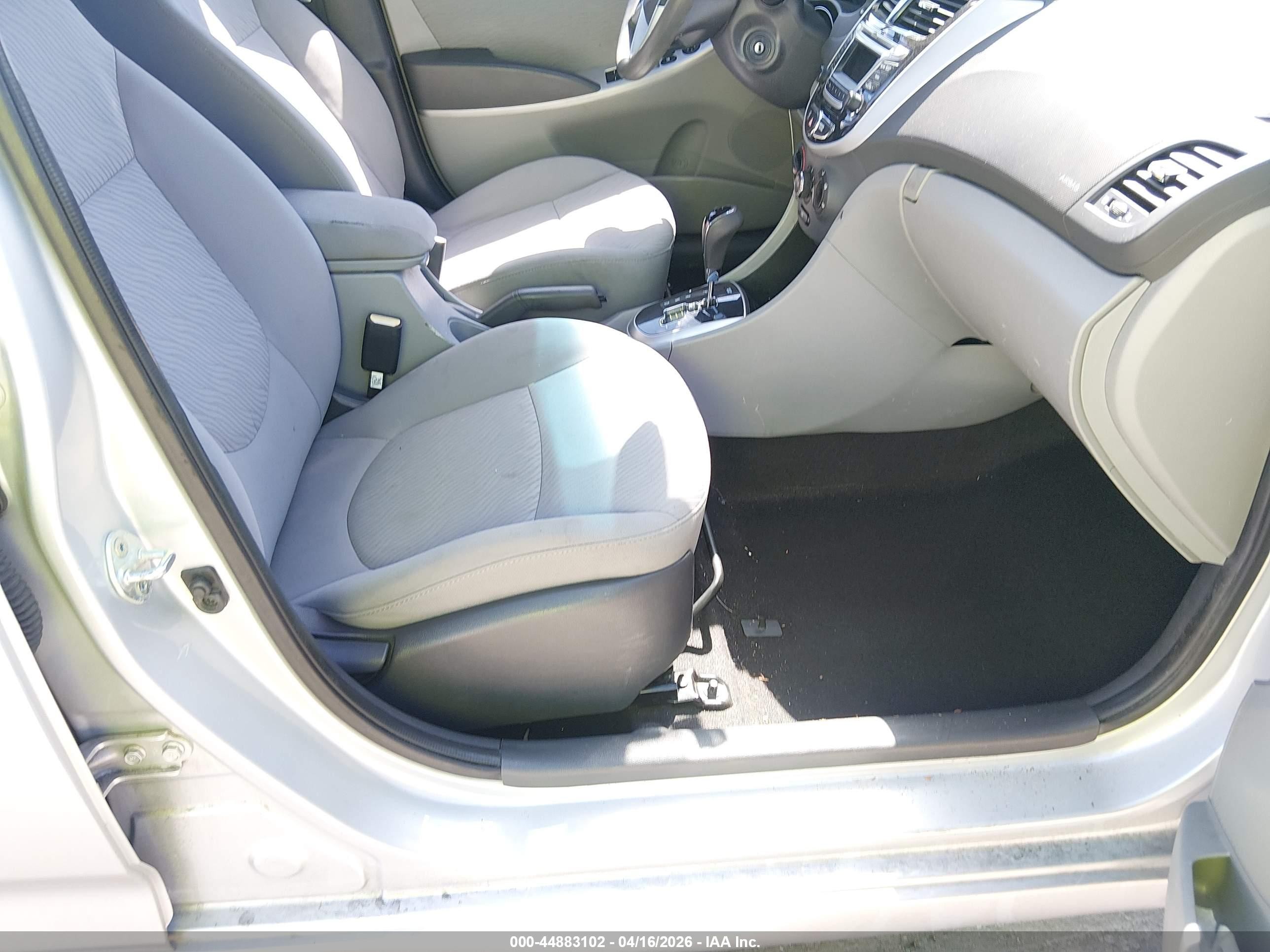2014 Hyundai Accent Gls Silver vin: KMHCU4AE4EU766148
