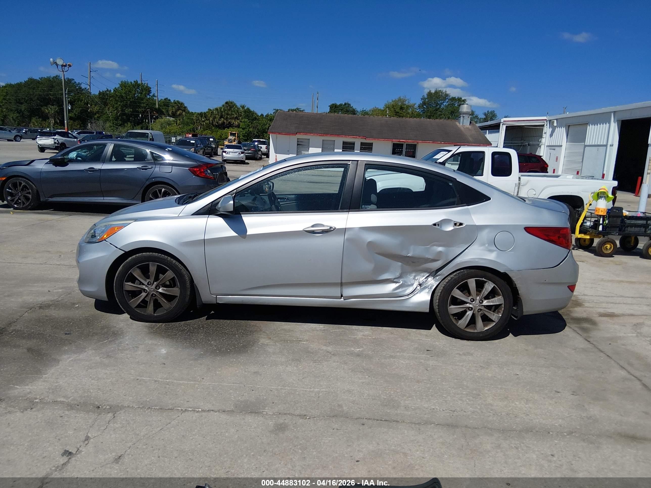 2014 Hyundai Accent Gls Silver vin: KMHCU4AE4EU766148