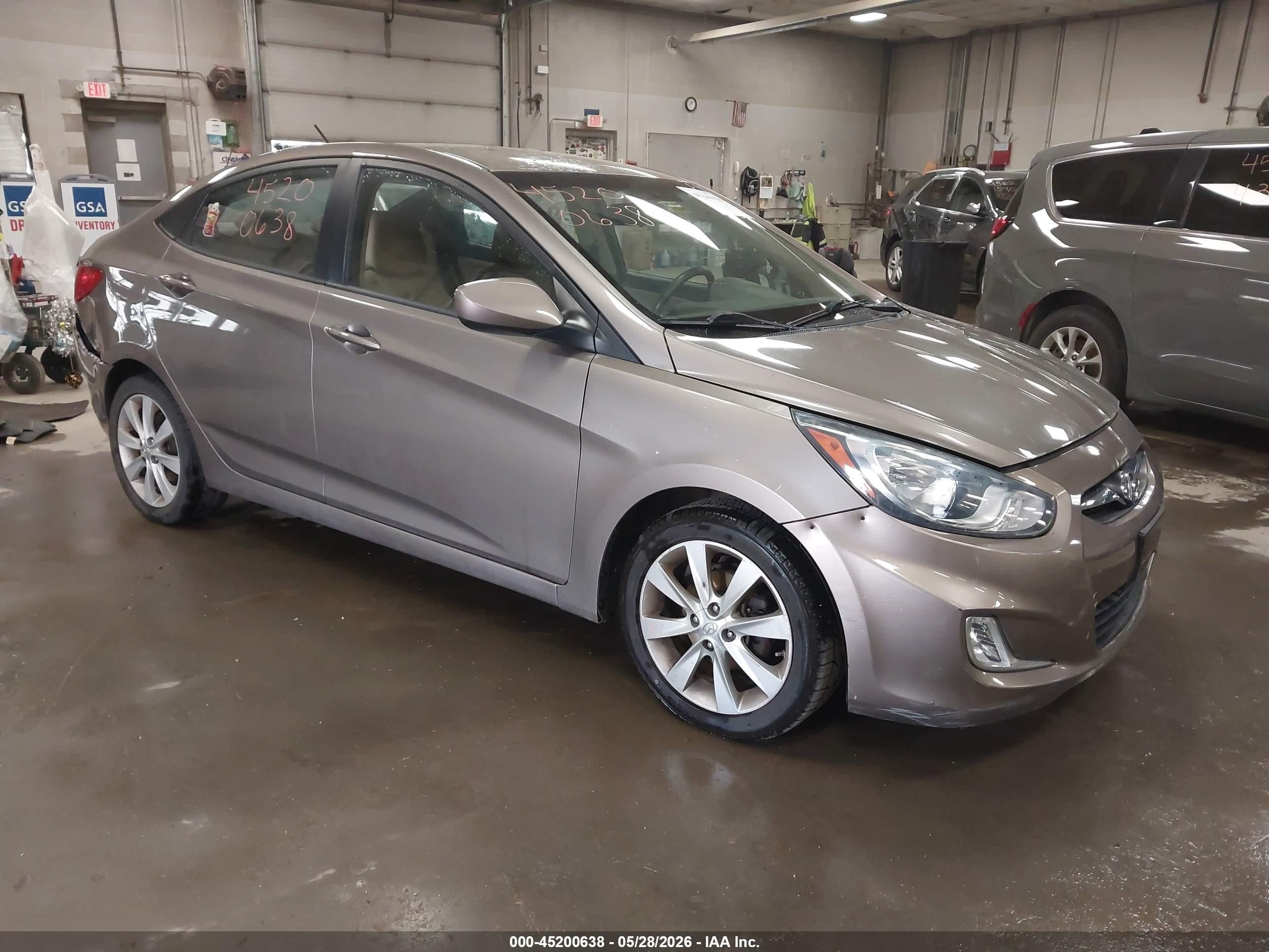 2012 Hyundai Accent Gls Brown vin: KMHCU4AE5CU211934