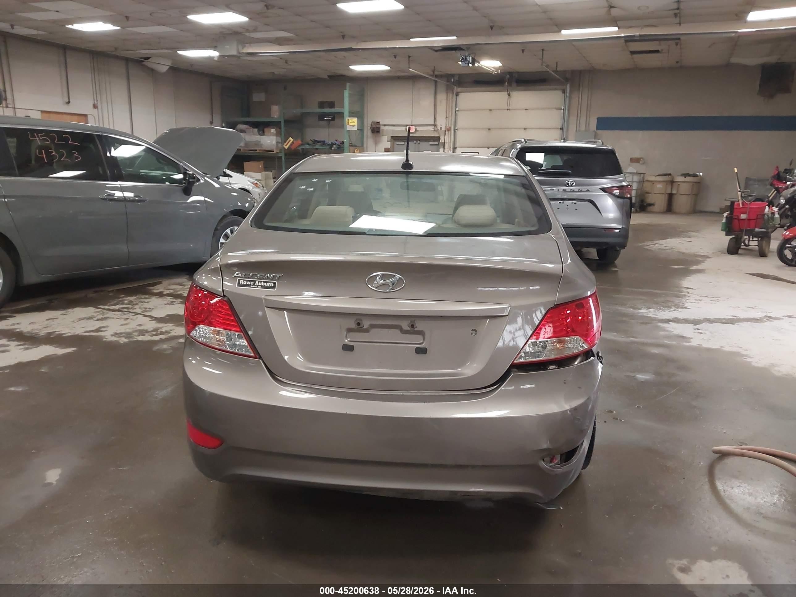 2012 Hyundai Accent Gls Brown vin: KMHCU4AE5CU211934