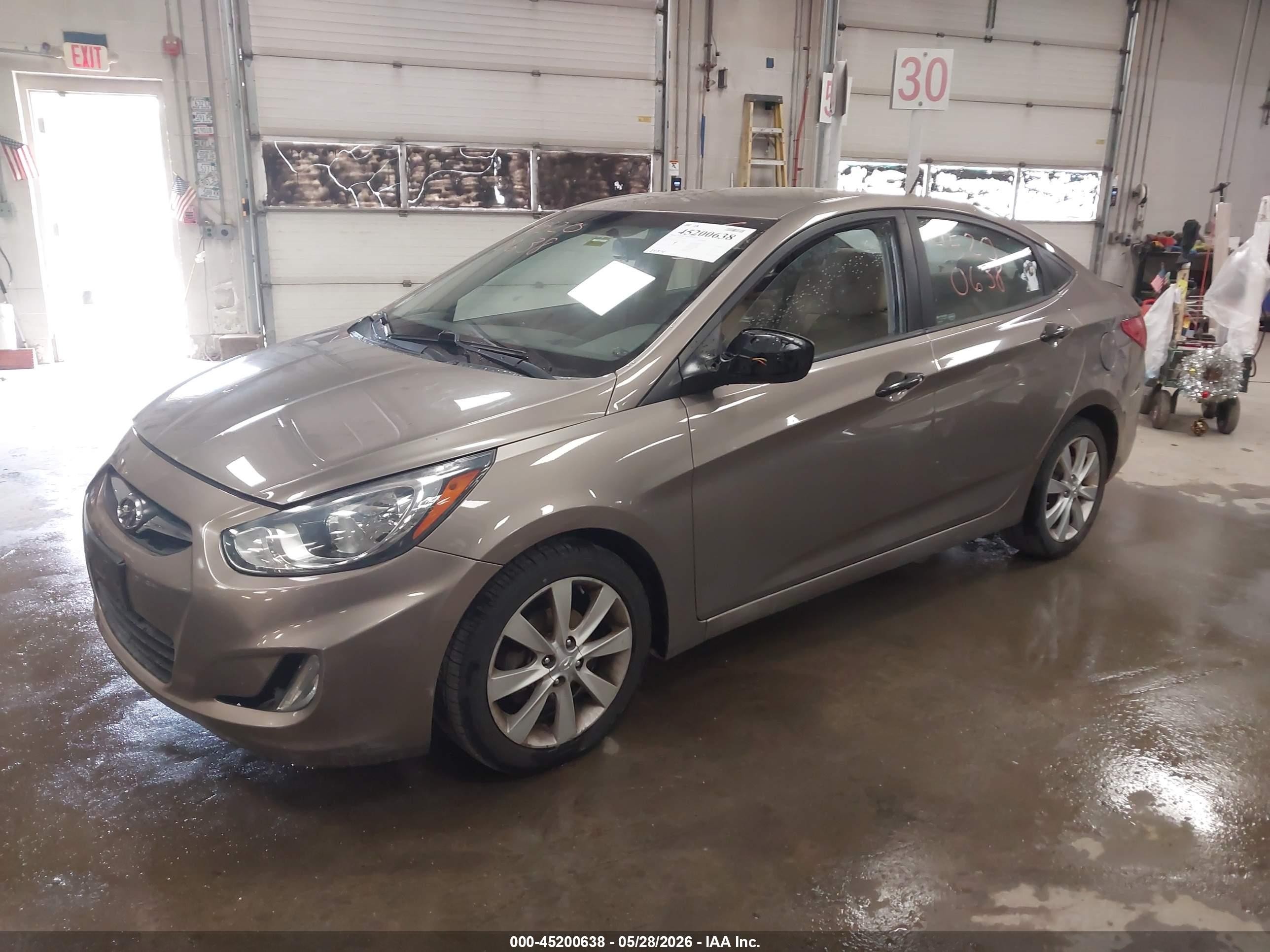 2012 Hyundai Accent Gls Brown vin: KMHCU4AE5CU211934
