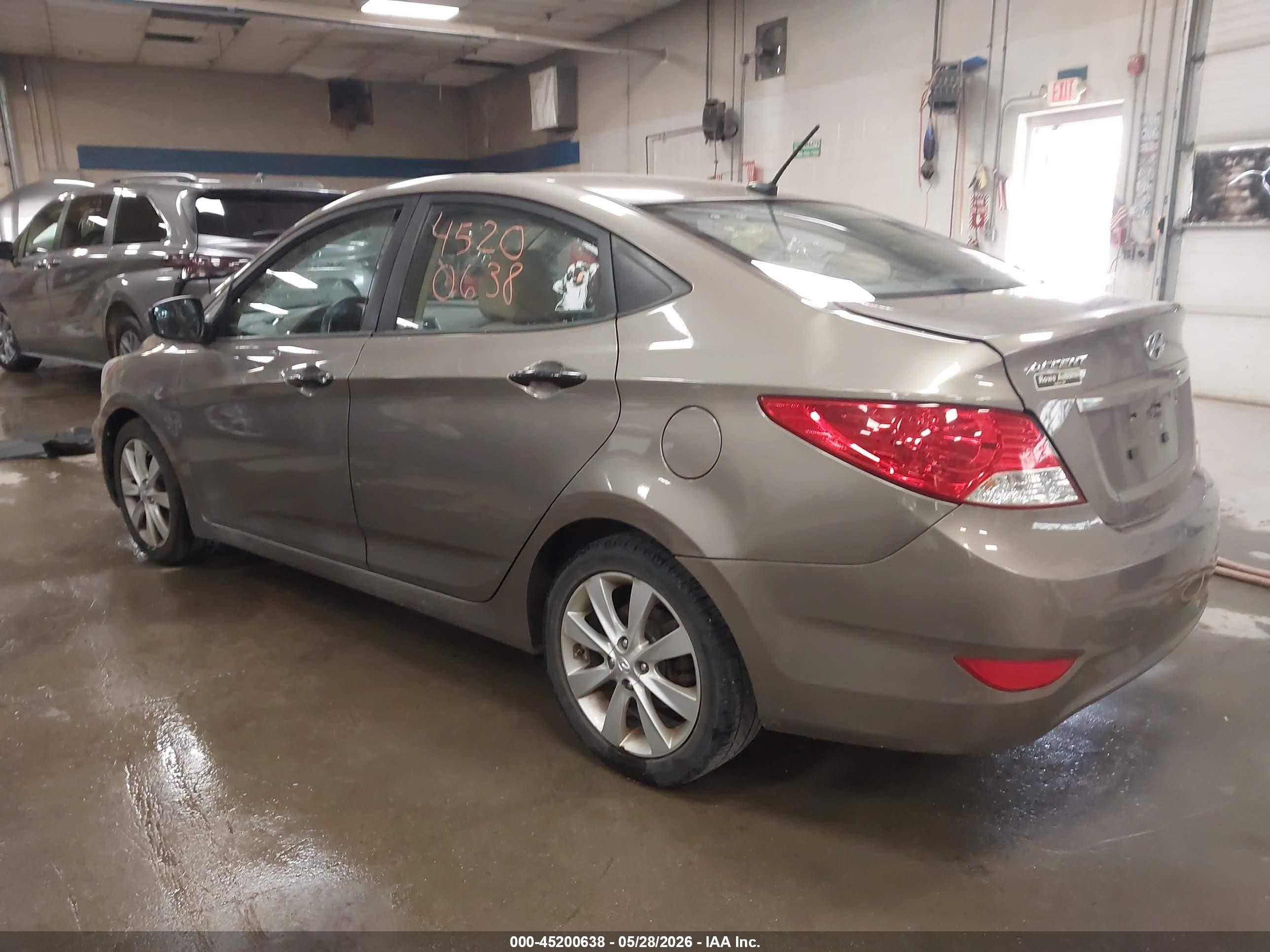 2012 Hyundai Accent Gls Brown vin: KMHCU4AE5CU211934