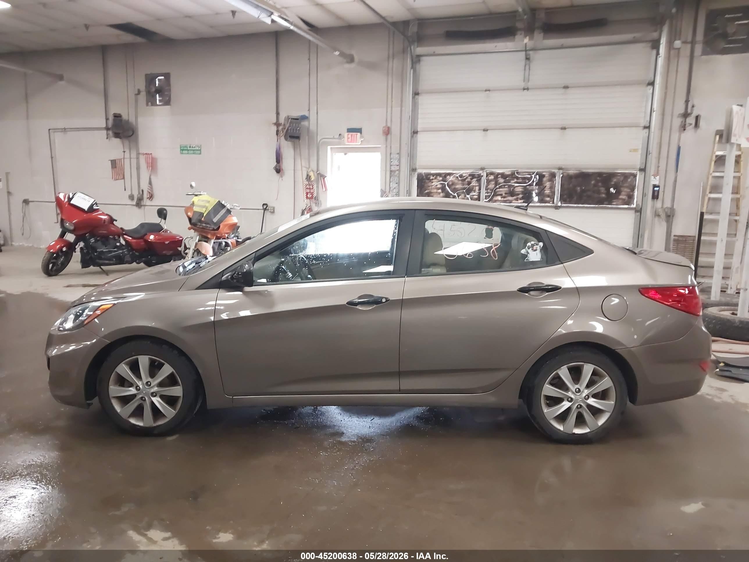 2012 Hyundai Accent Gls Brown vin: KMHCU4AE5CU211934