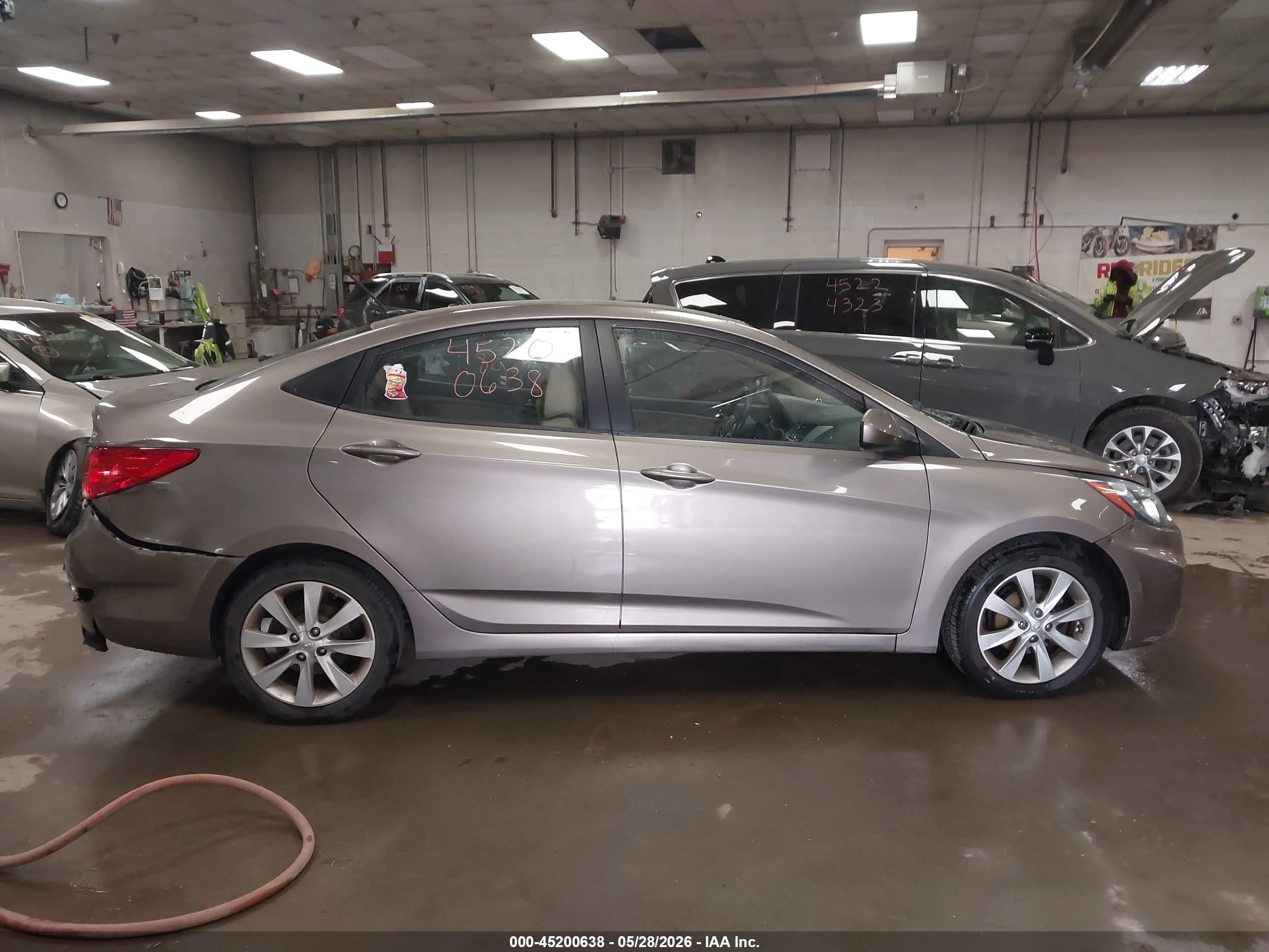 2012 Hyundai Accent Gls Brown vin: KMHCU4AE5CU211934
