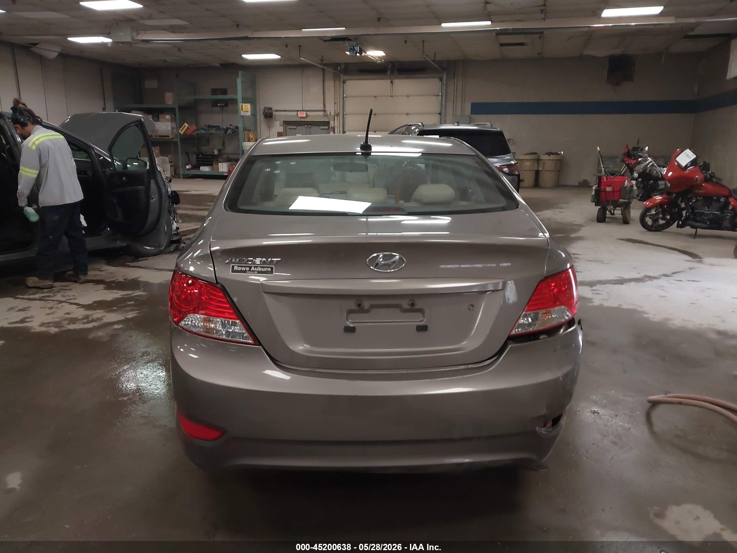 2012 Hyundai Accent Gls Brown vin: KMHCU4AE5CU211934