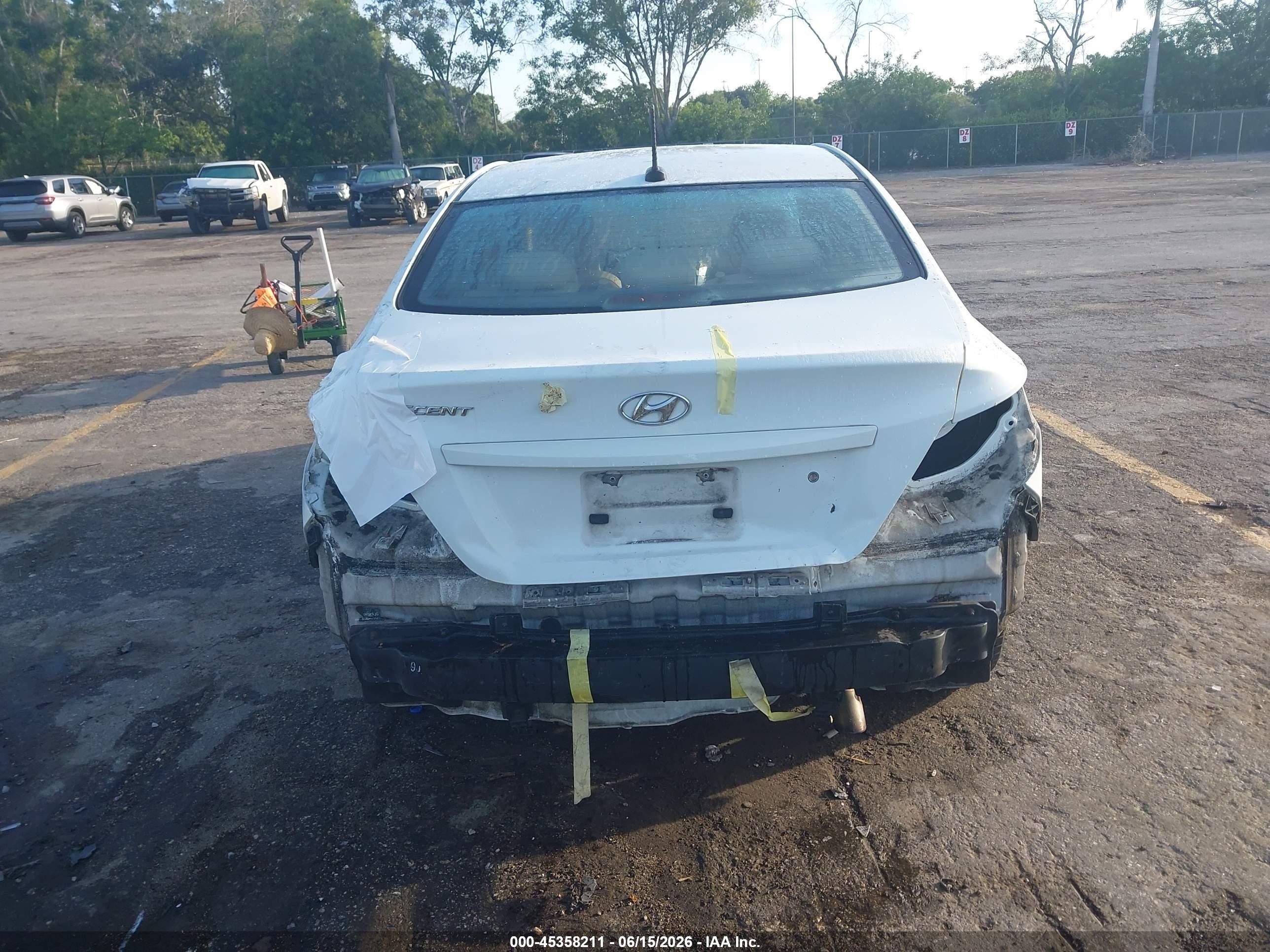 2012 Hyundai Accent Gls Белый vin: KMHCU4AE5CU262396