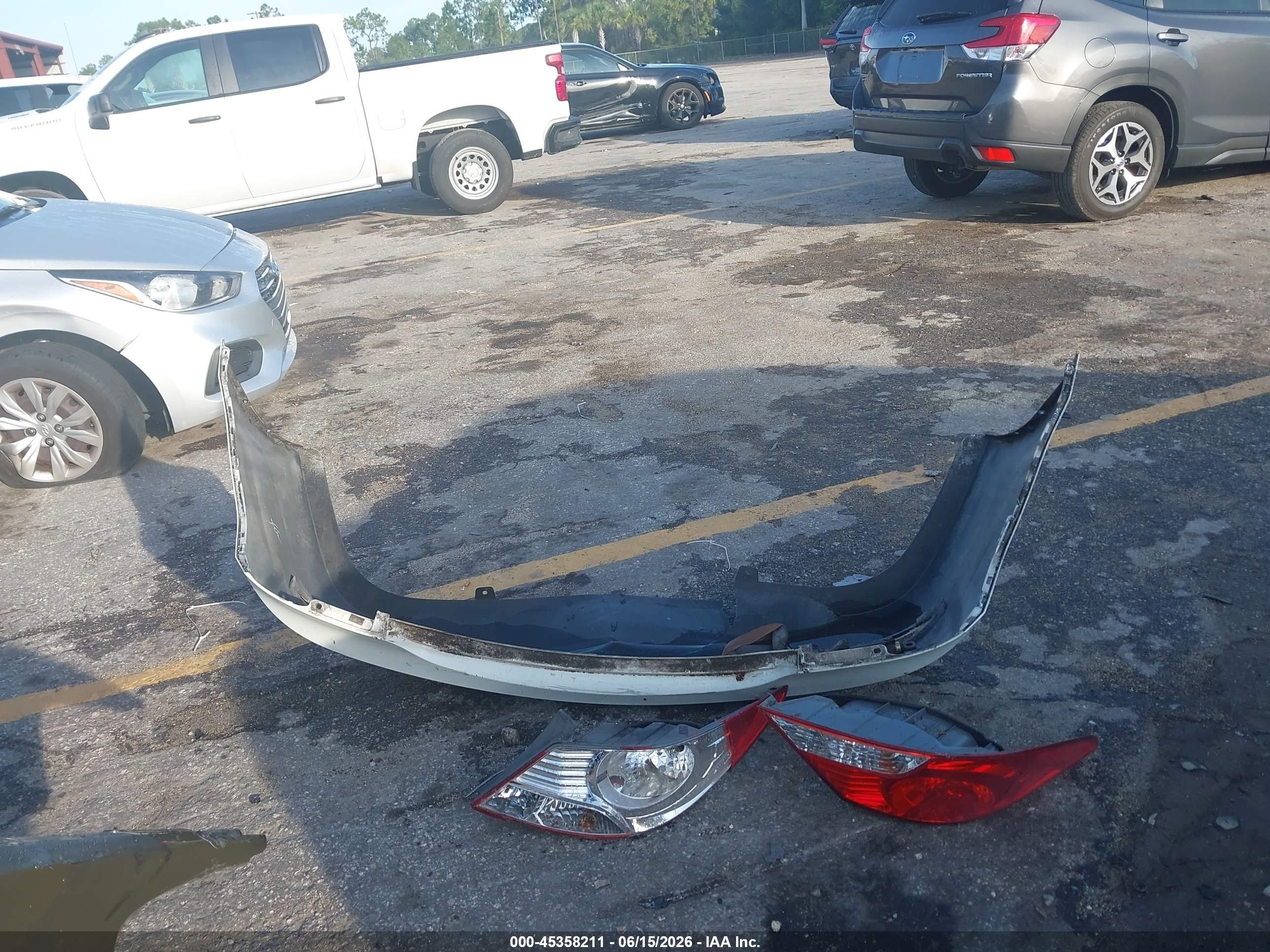 2012 Hyundai Accent Gls Белый vin: KMHCU4AE5CU262396