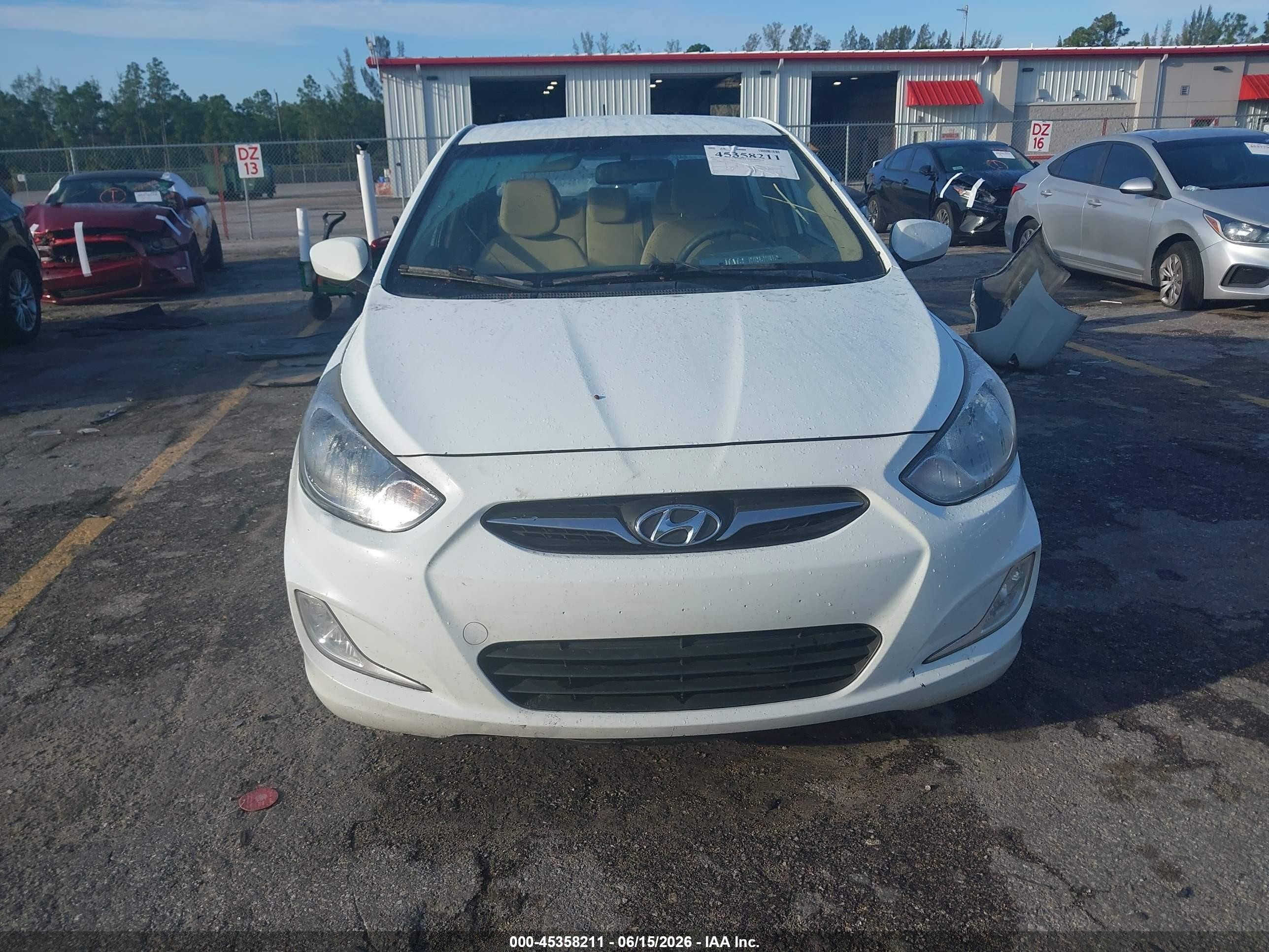 2012 Hyundai Accent Gls Белый vin: KMHCU4AE5CU262396