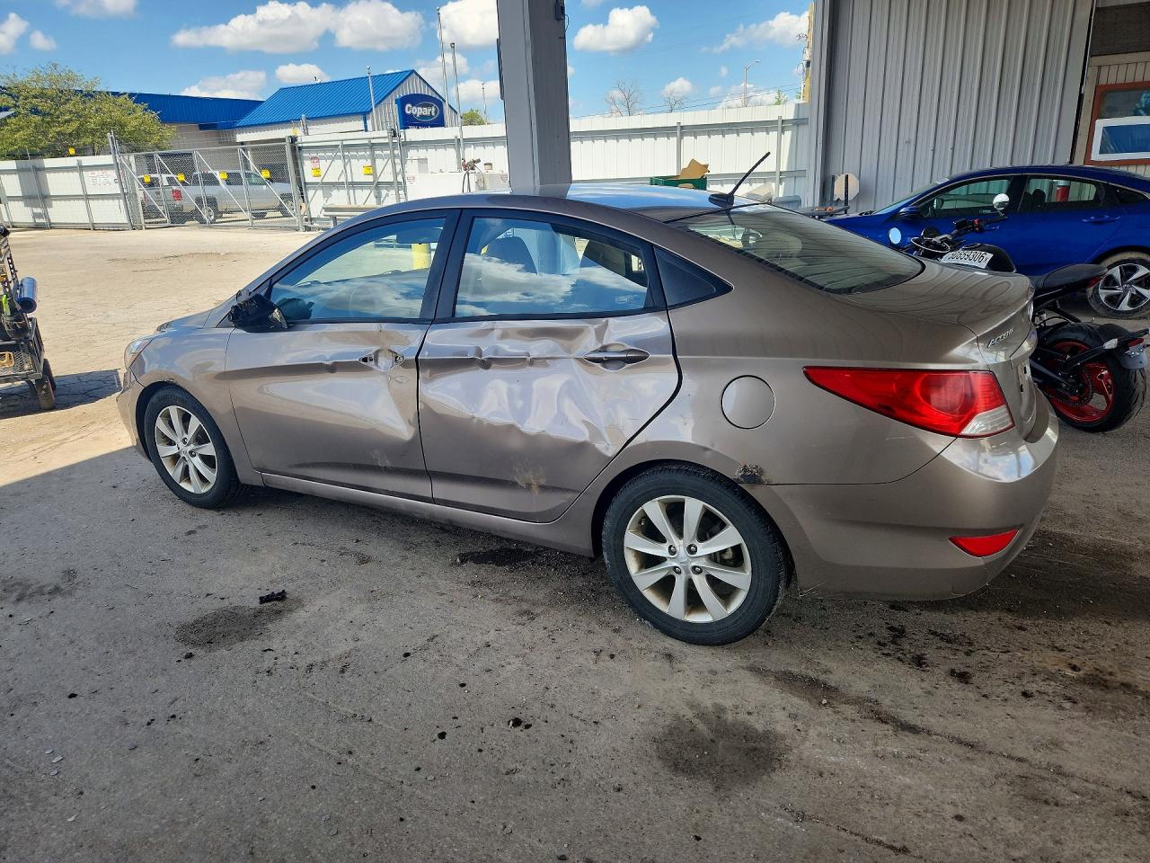 2013 Hyundai Accent Gls Brown vin: KMHCU4AE5DU311629