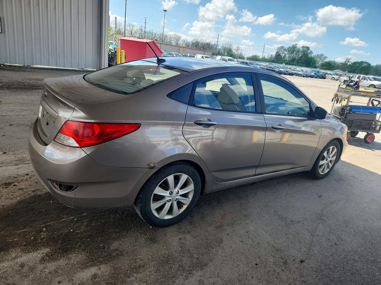 2013 Hyundai Accent Gls Brown vin: KMHCU4AE5DU311629