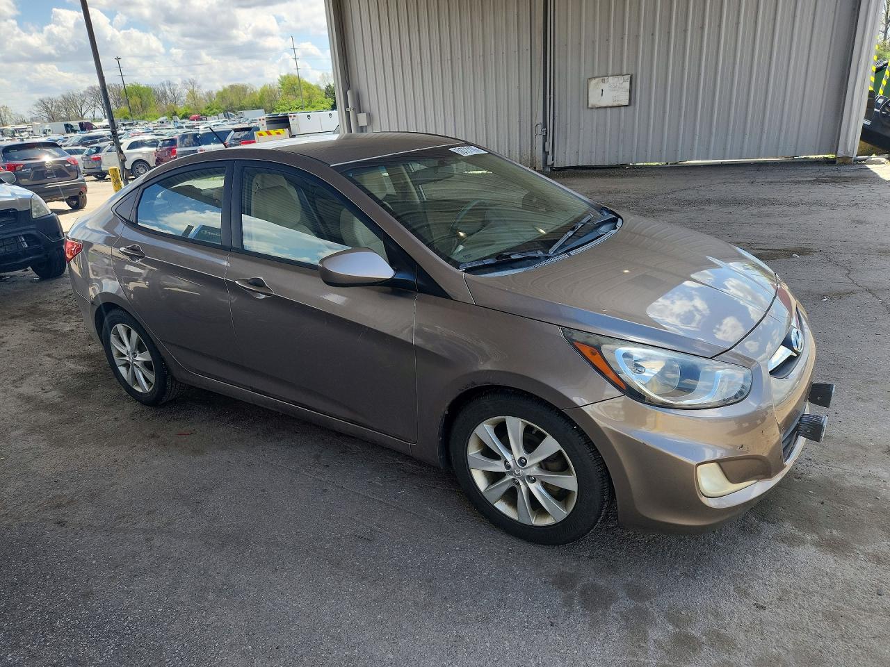 2013 Hyundai Accent Gls Brown vin: KMHCU4AE5DU311629