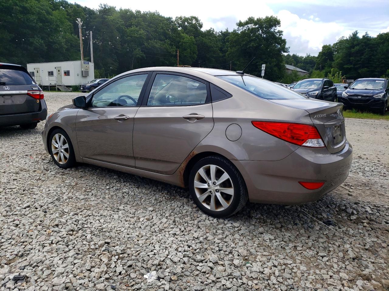 2013 Hyundai Accent Gls Tan vin: KMHCU4AE5DU463569