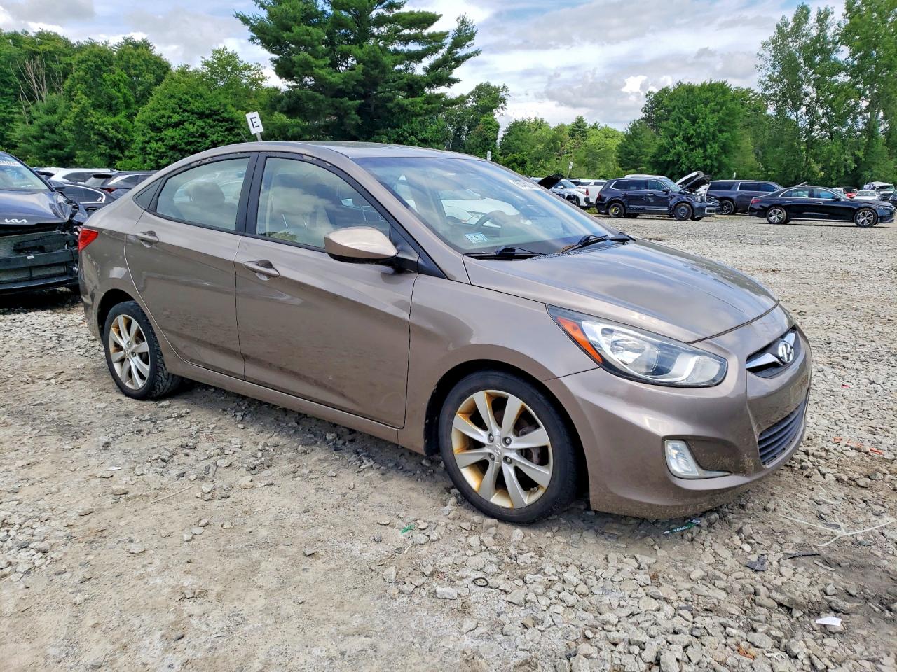 2013 Hyundai Accent Gls Tan vin: KMHCU4AE5DU463569