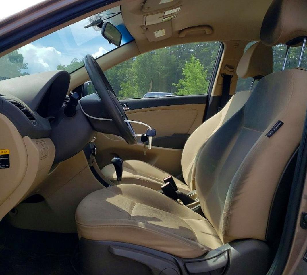 2013 Hyundai Accent Gls Tan vin: KMHCU4AE5DU463569