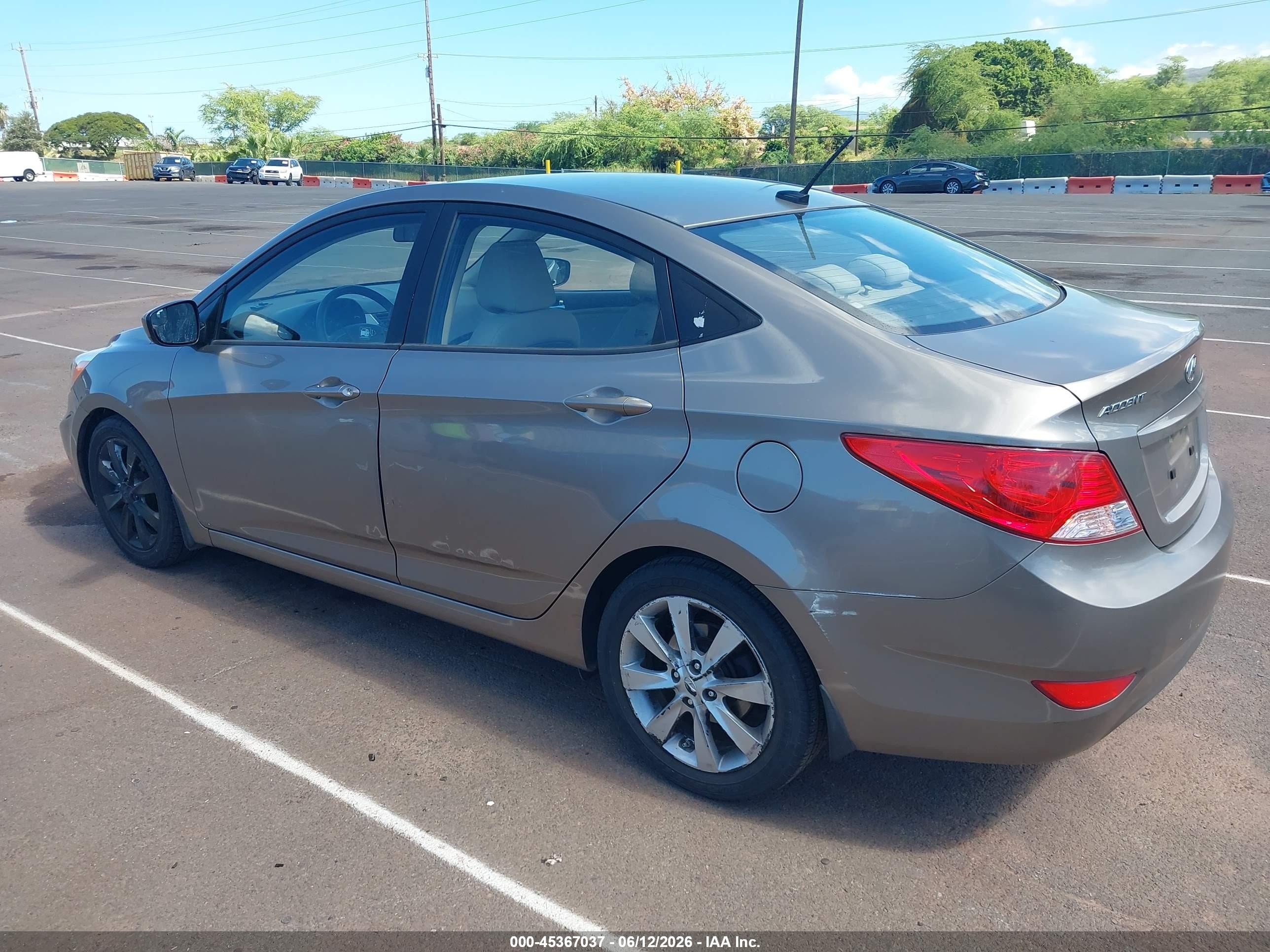 2014 Hyundai Accent Gls Gray vin: KMHCU4AE5EU753425