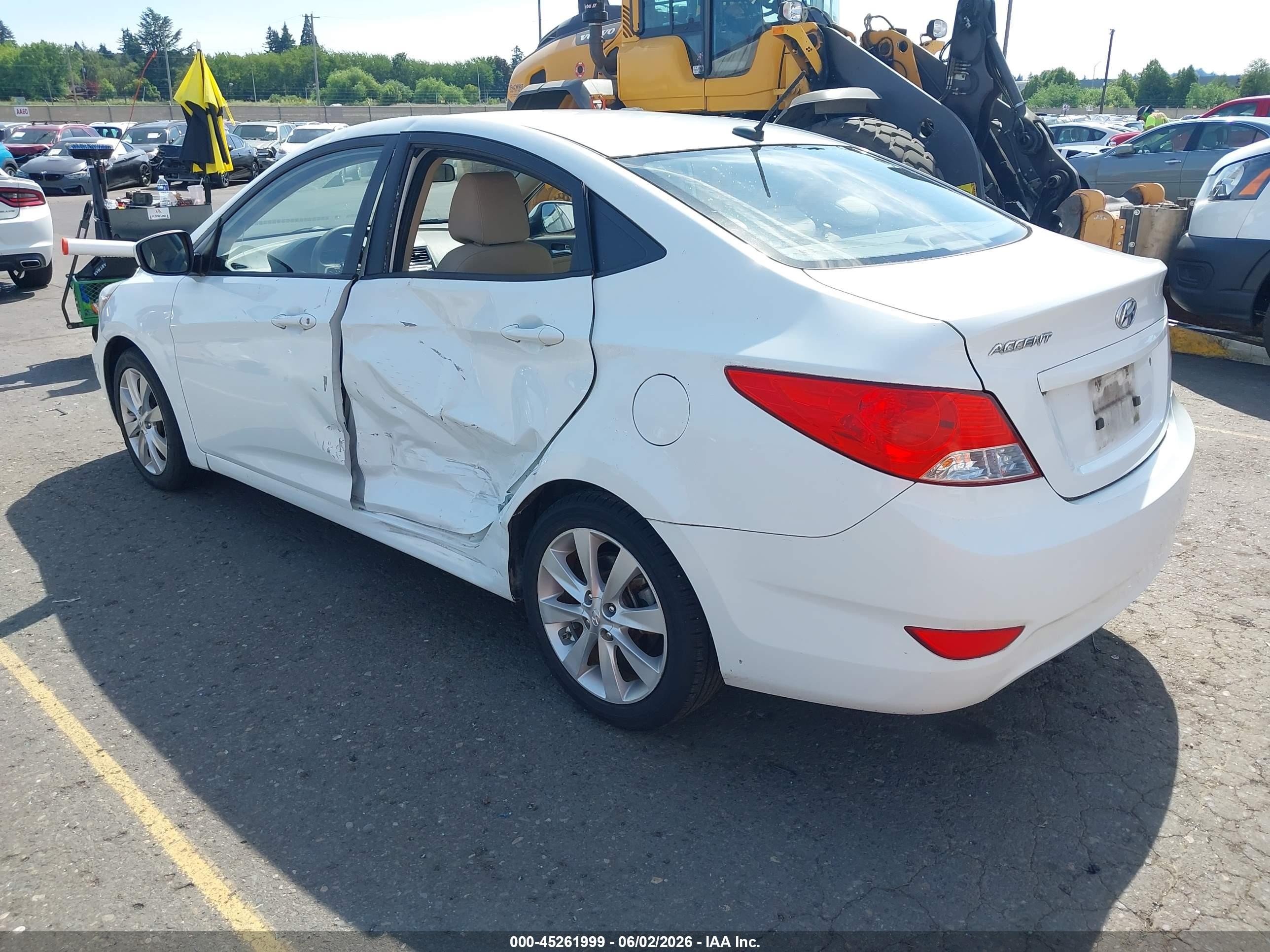 2012 Hyundai Accent Gls White vin: KMHCU4AE6CU064491