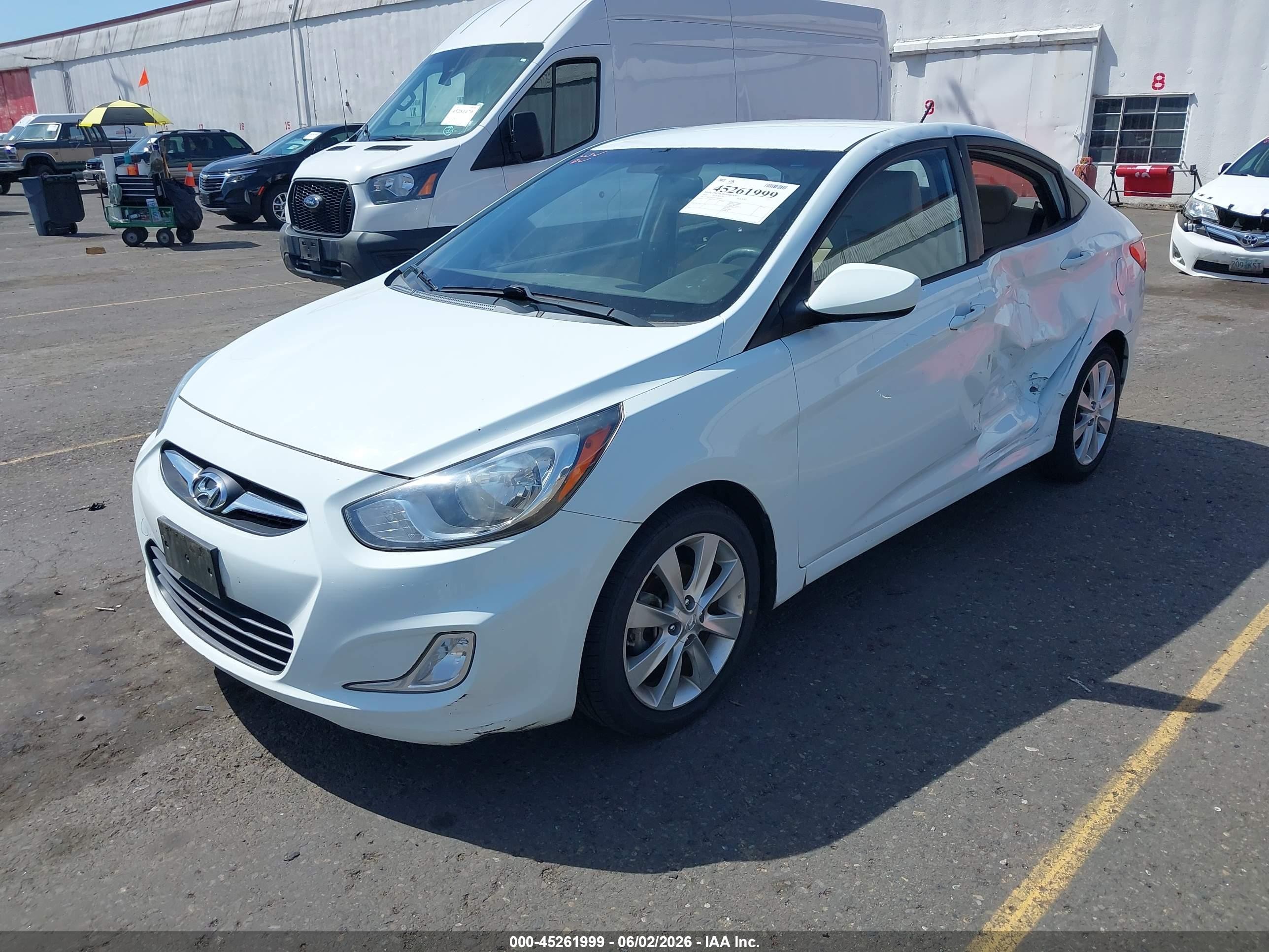2012 Hyundai Accent Gls White vin: KMHCU4AE6CU064491