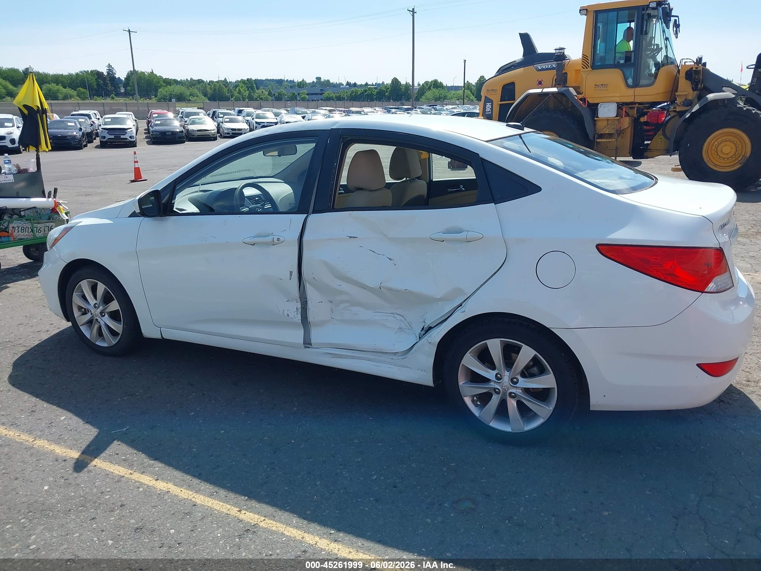 2012 Hyundai Accent Gls White vin: KMHCU4AE6CU064491