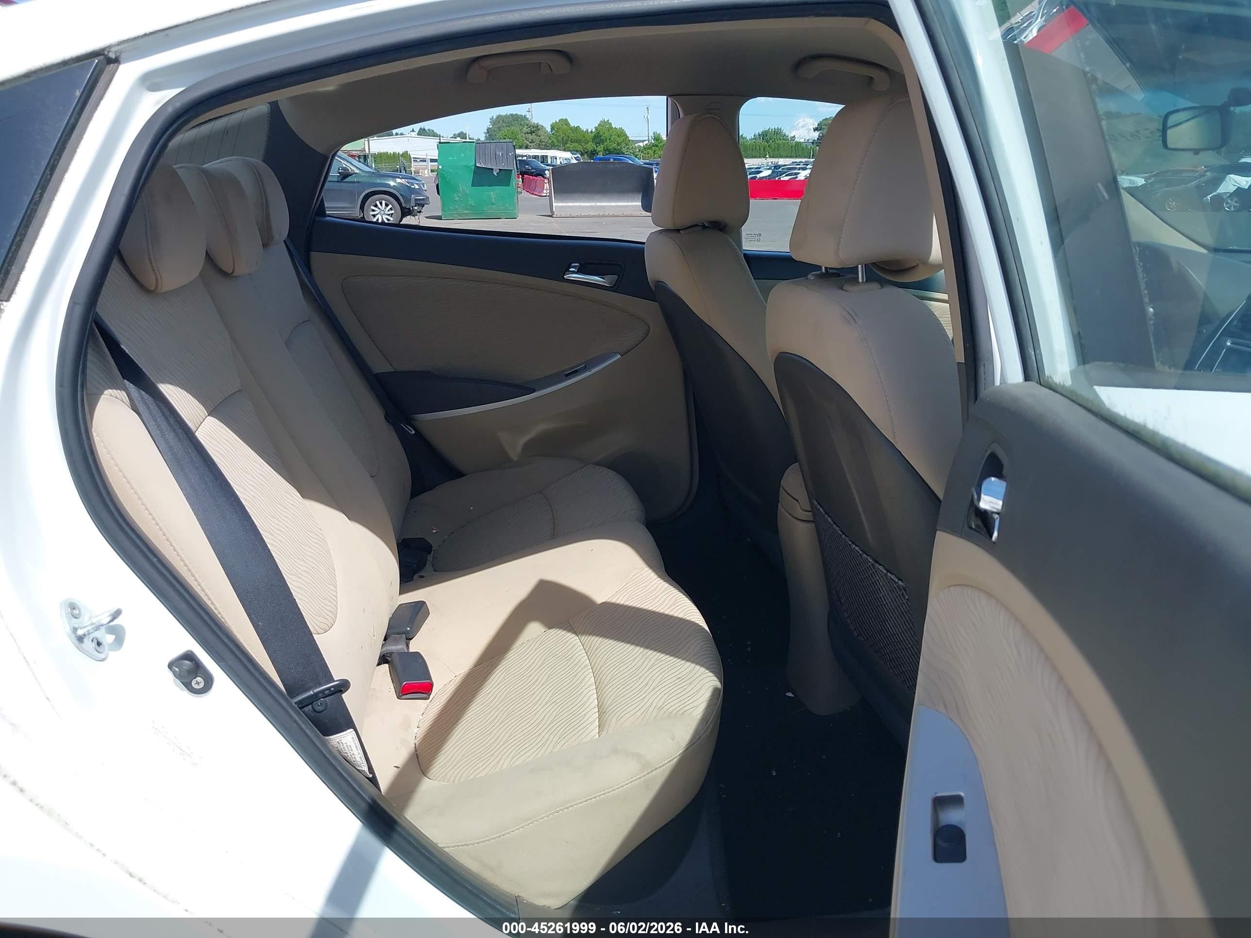 2012 Hyundai Accent Gls White vin: KMHCU4AE6CU064491