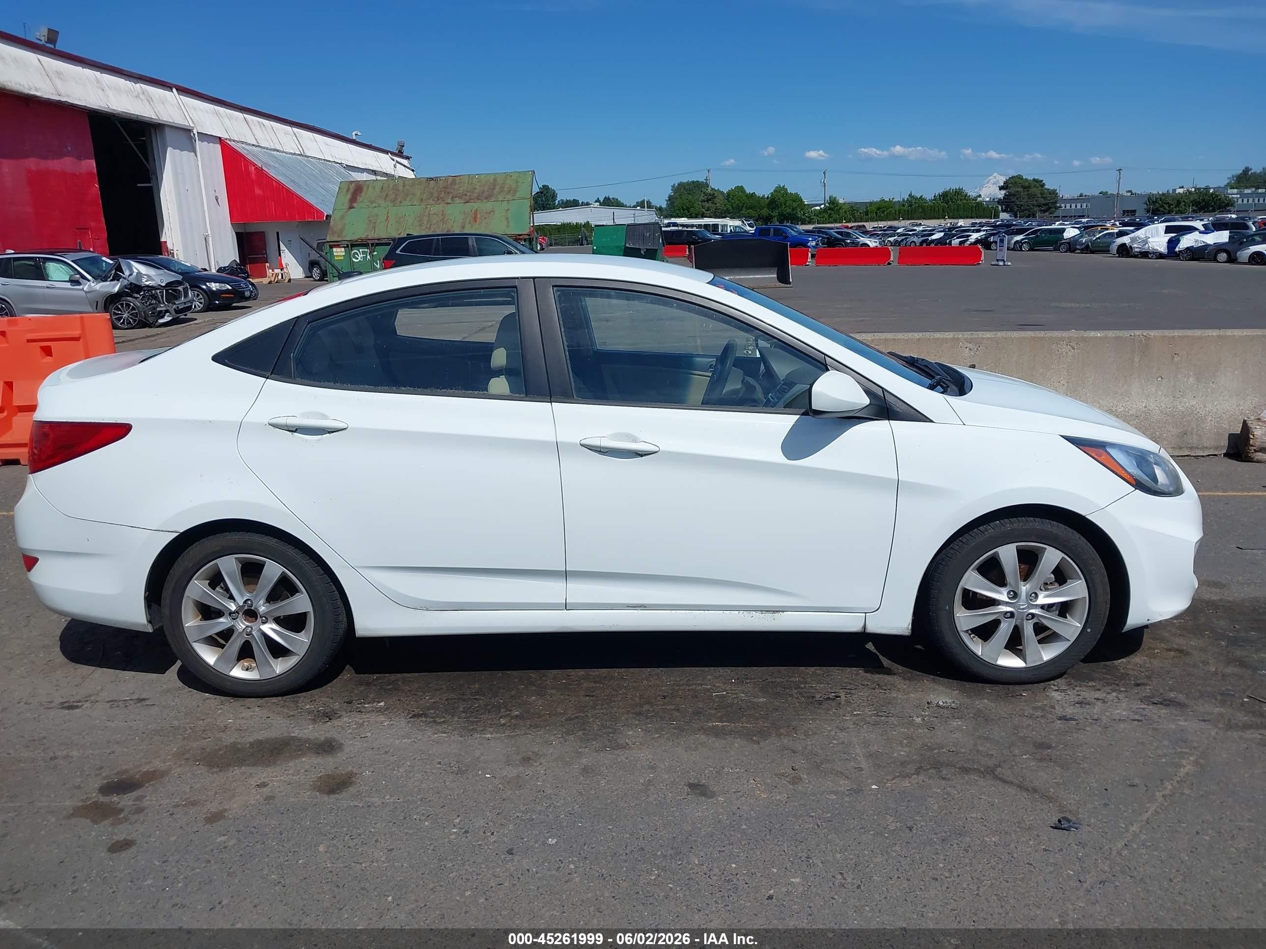 2012 Hyundai Accent Gls White vin: KMHCU4AE6CU064491