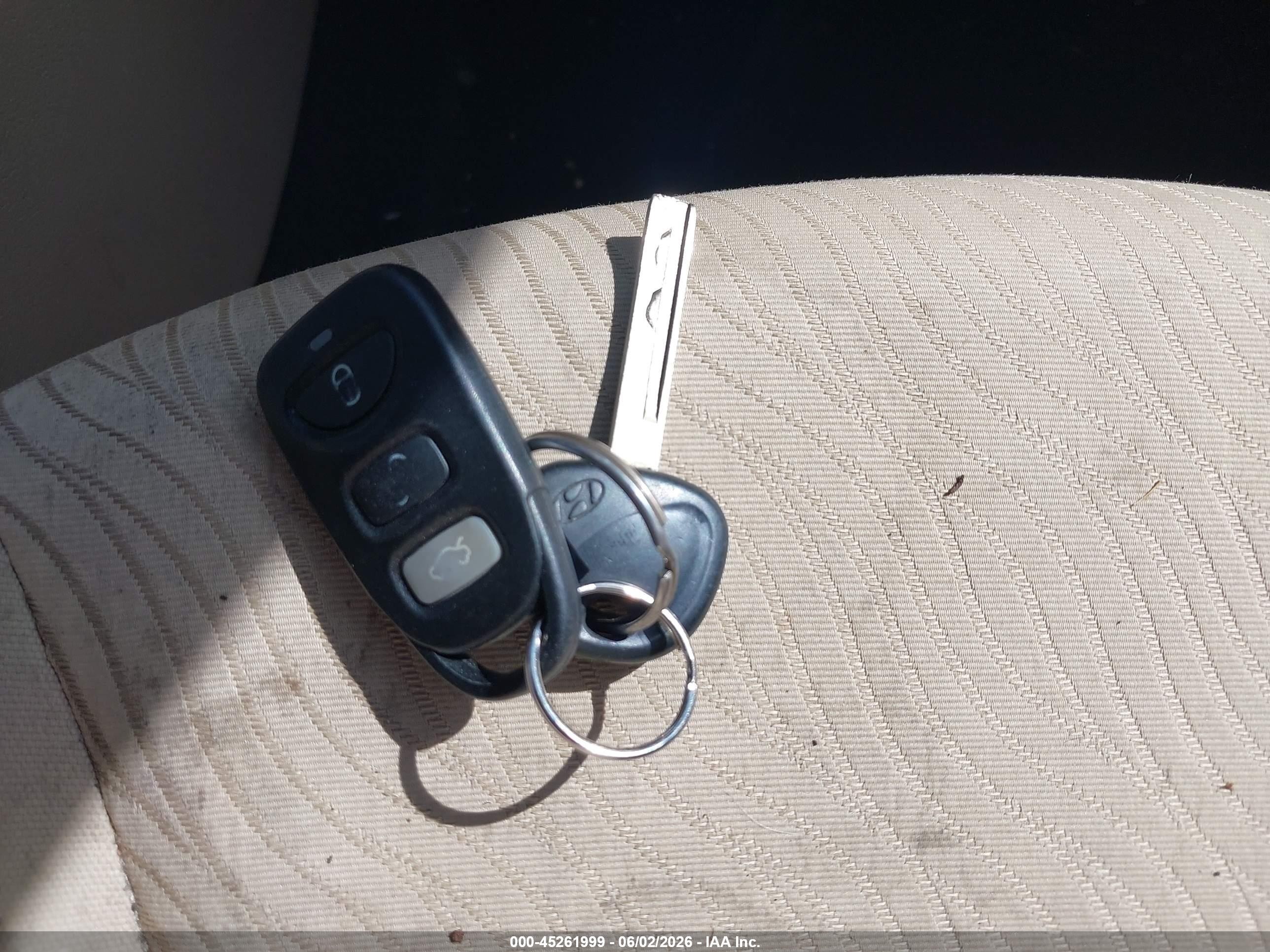 2012 Hyundai Accent Gls White vin: KMHCU4AE6CU064491
