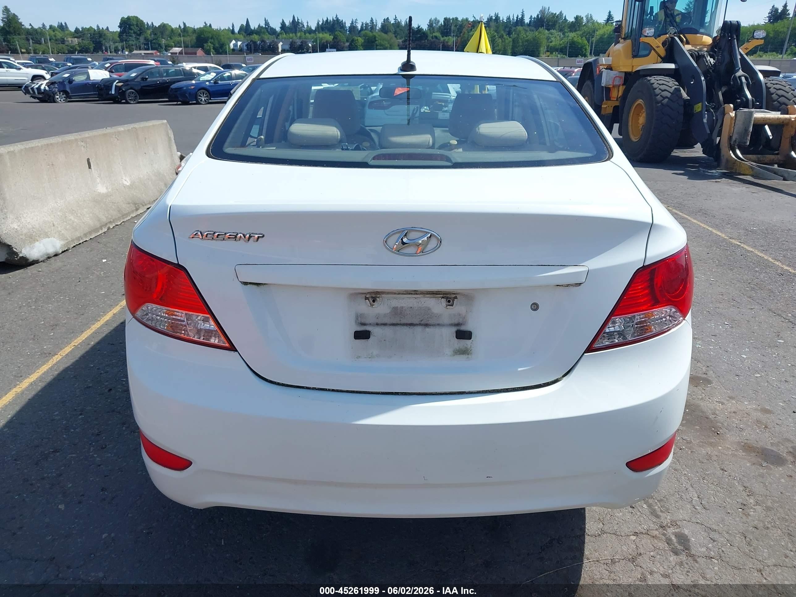 2012 Hyundai Accent Gls White vin: KMHCU4AE6CU064491