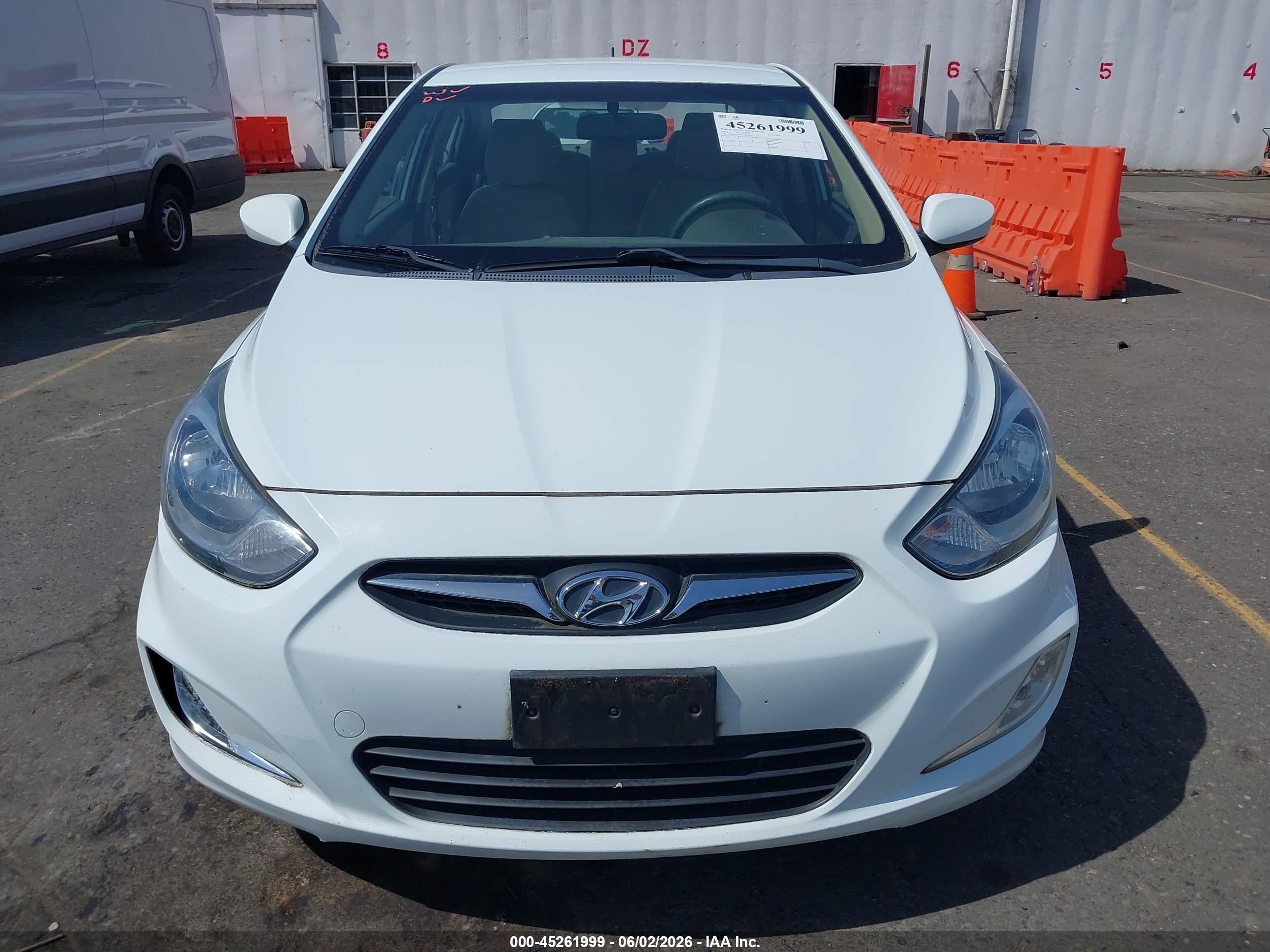 2012 Hyundai Accent Gls White vin: KMHCU4AE6CU064491